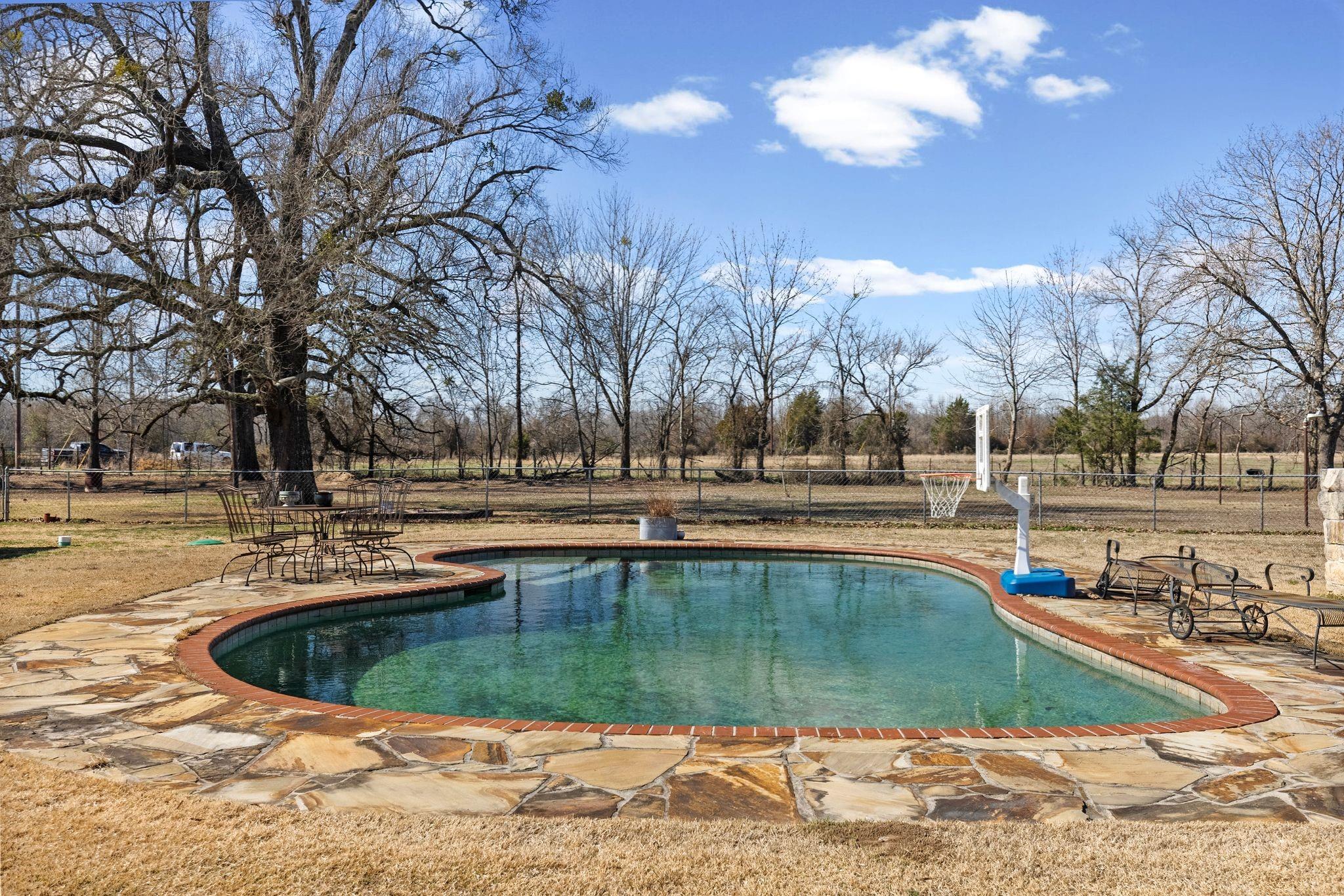 main property photo 31