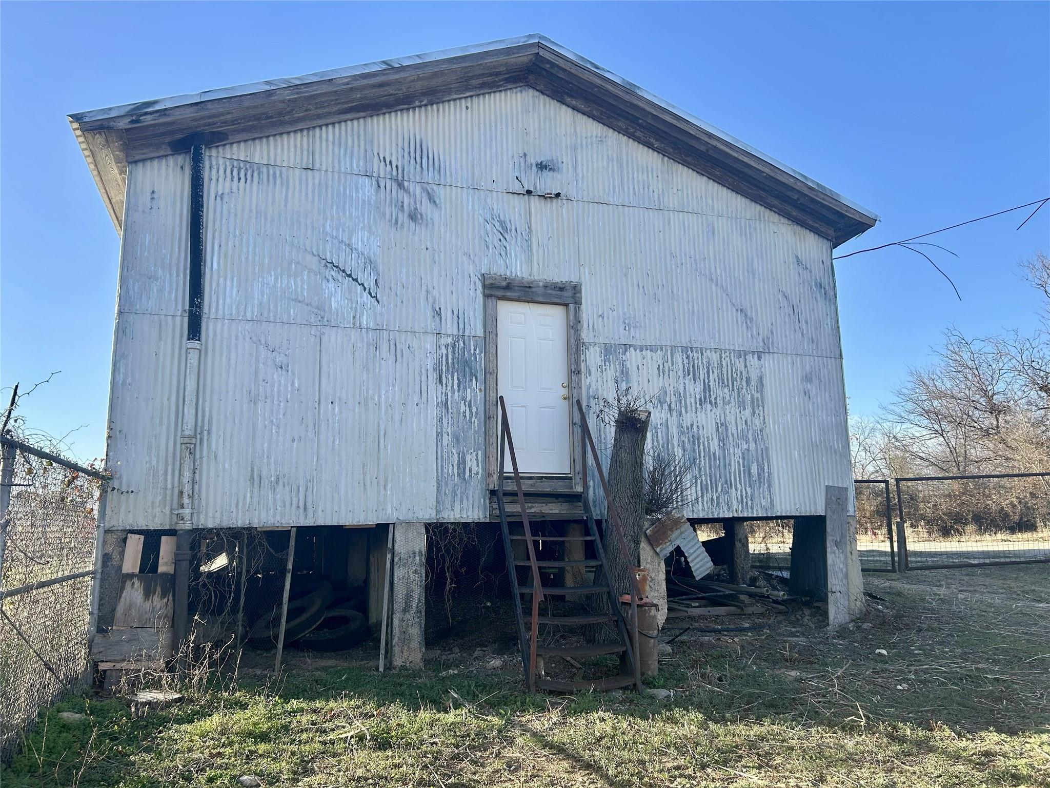 main property photo 18