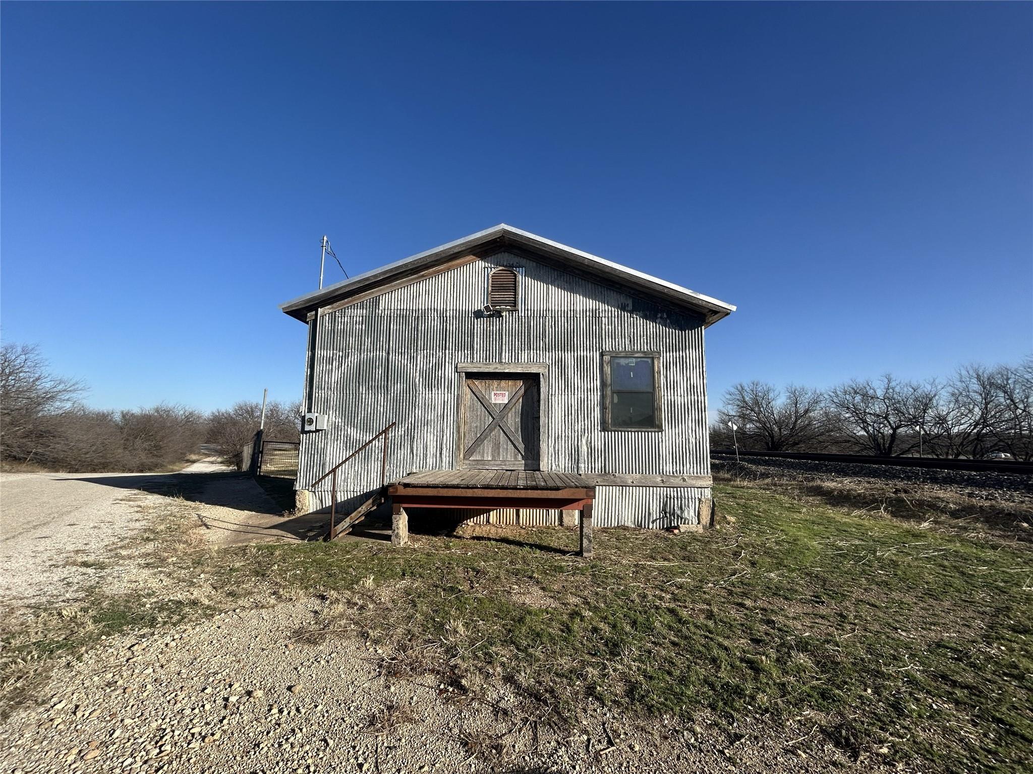 main property photo 30