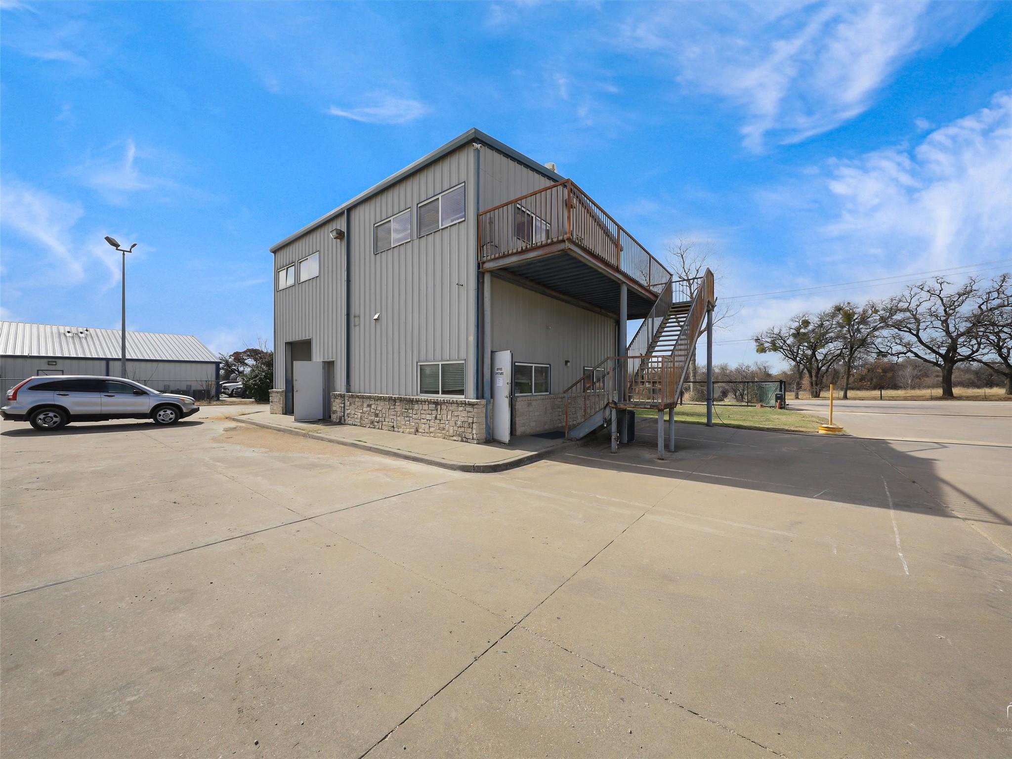 main property photo 4