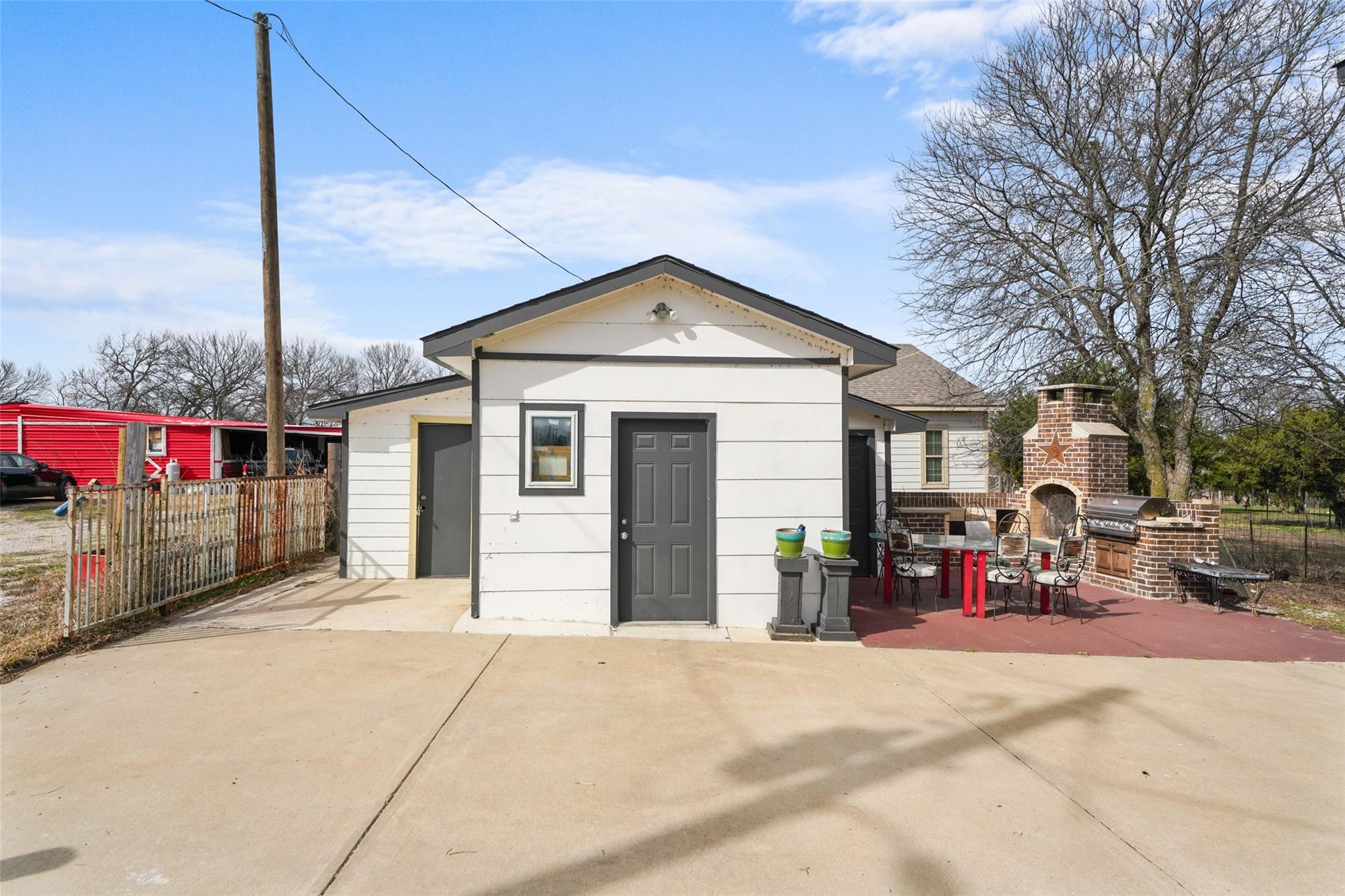 main property photo 13