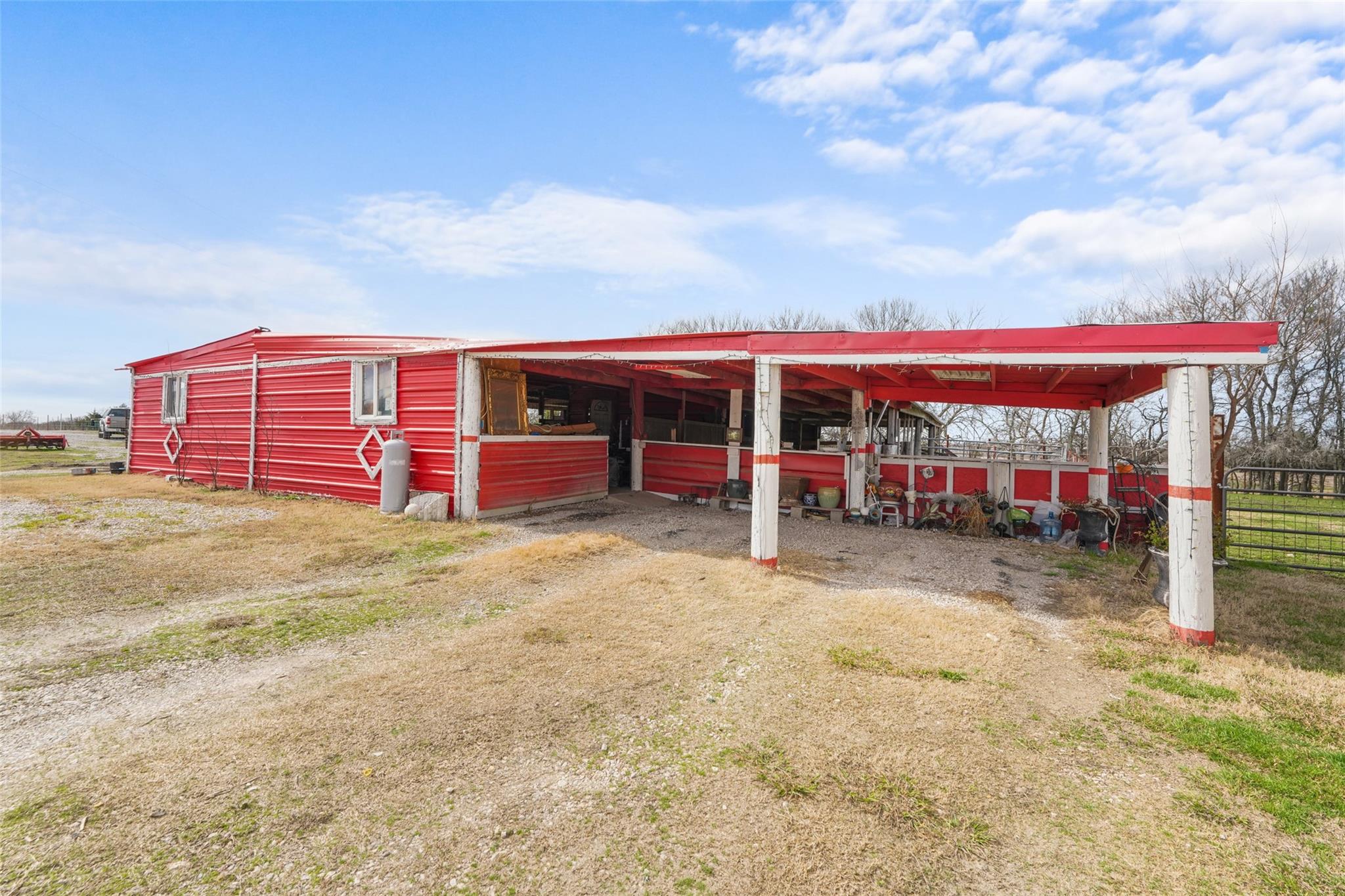 main property photo 28