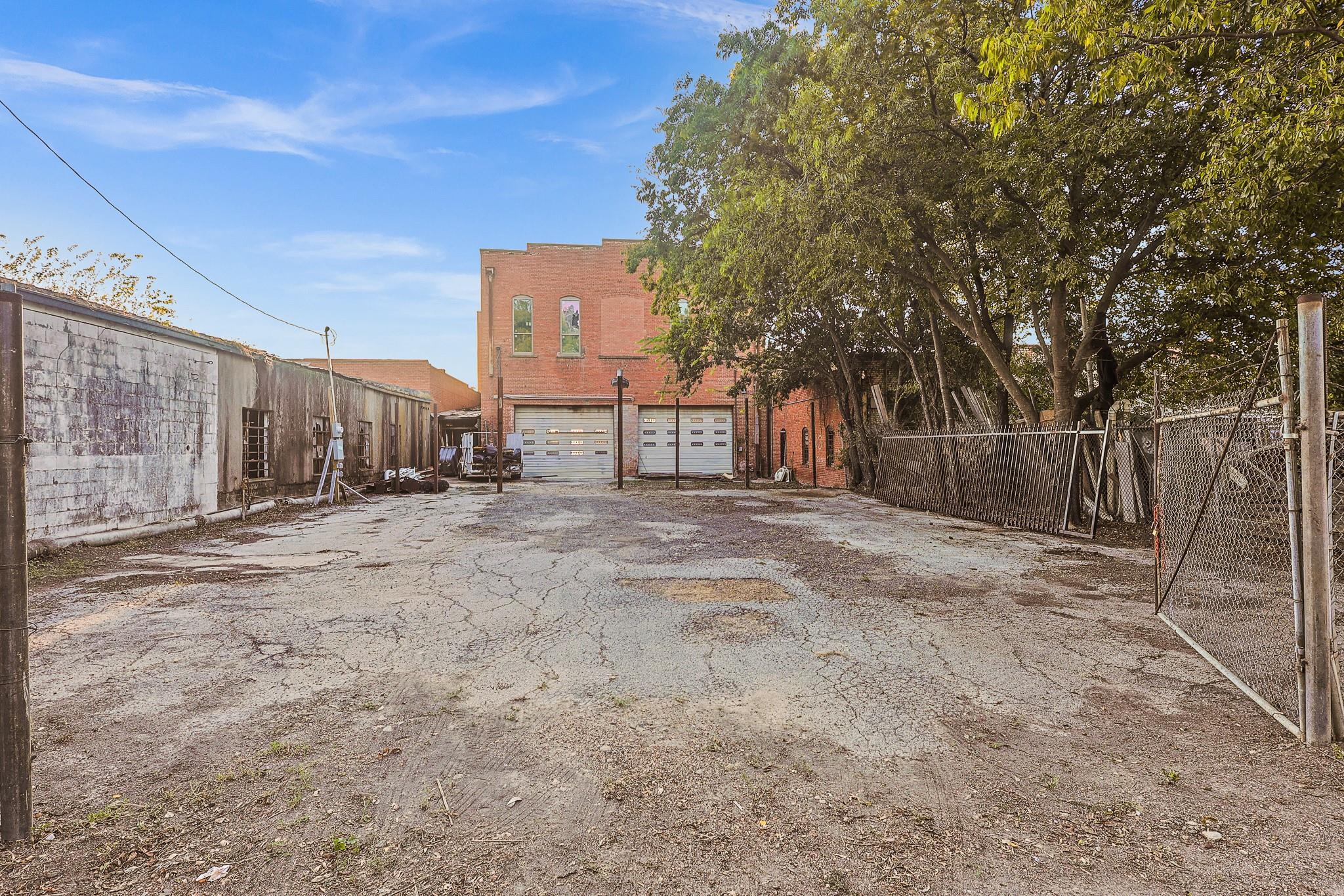 main property photo 37
