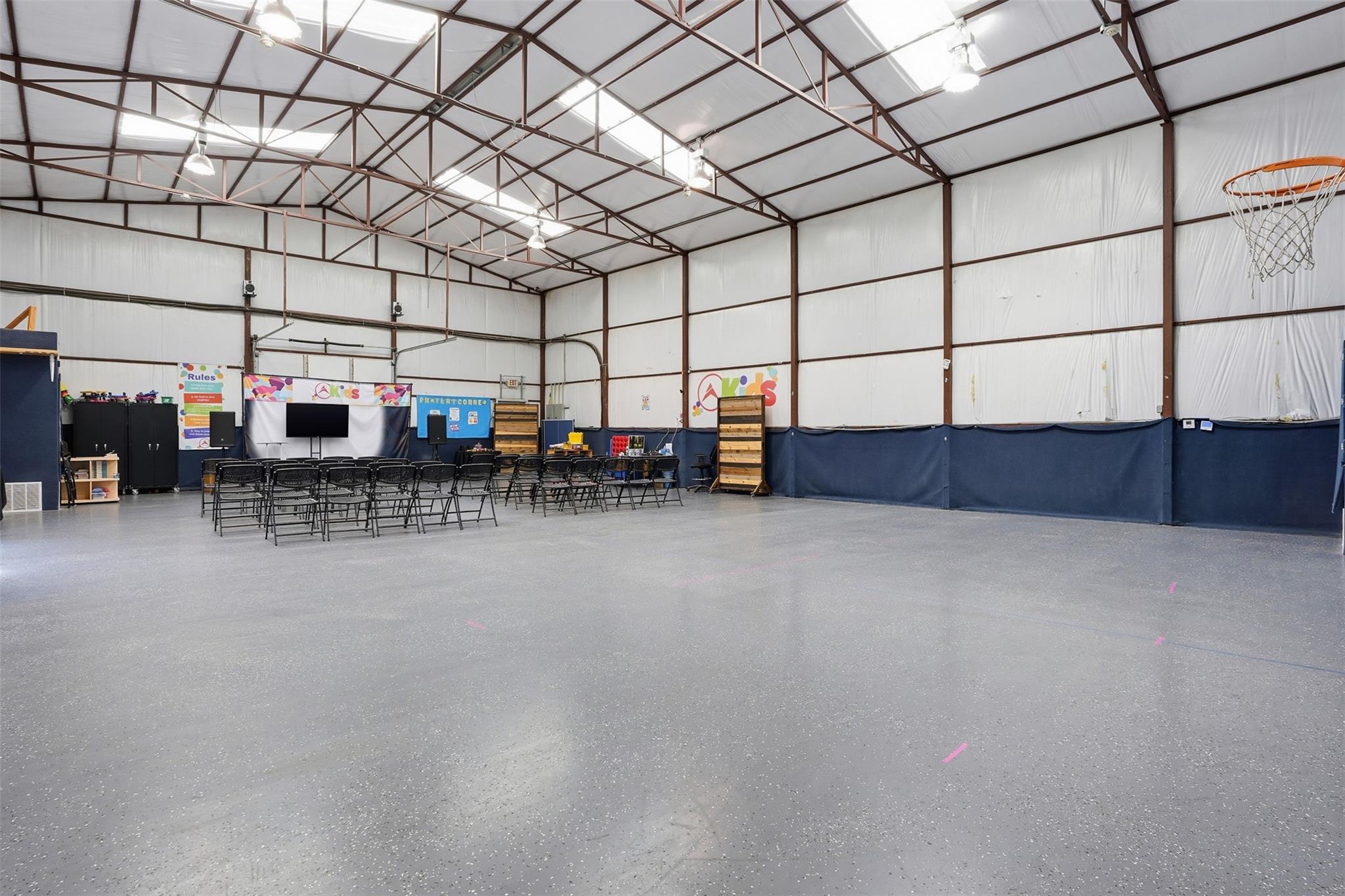 main property photo 30
