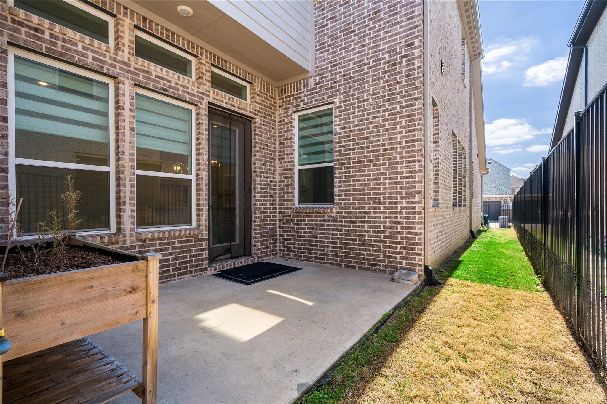 main property photo 9