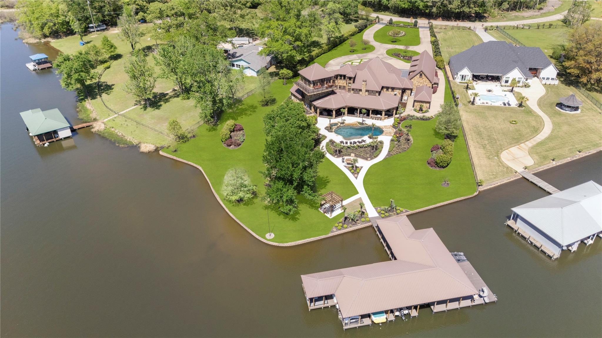 main property photo 14