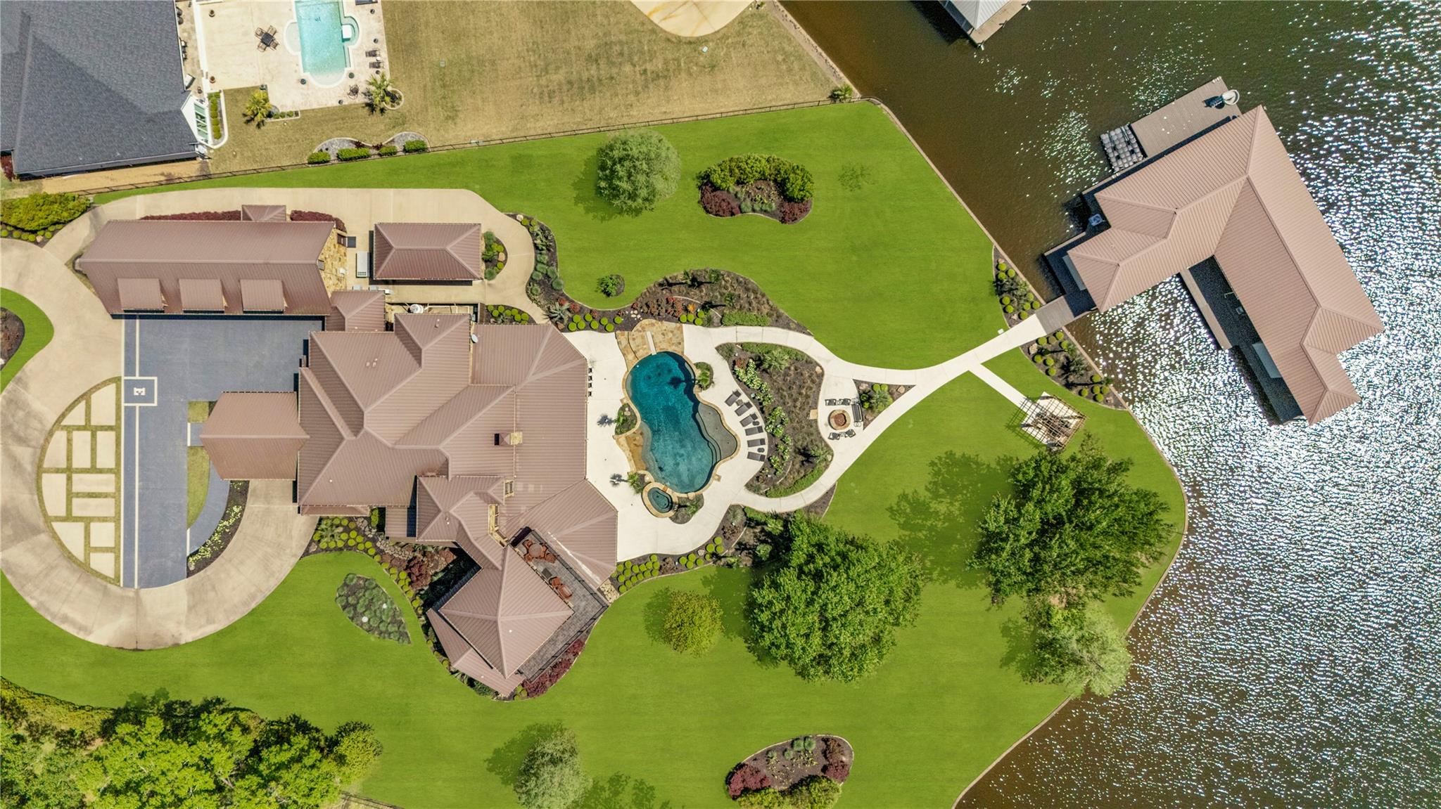 main property photo 20