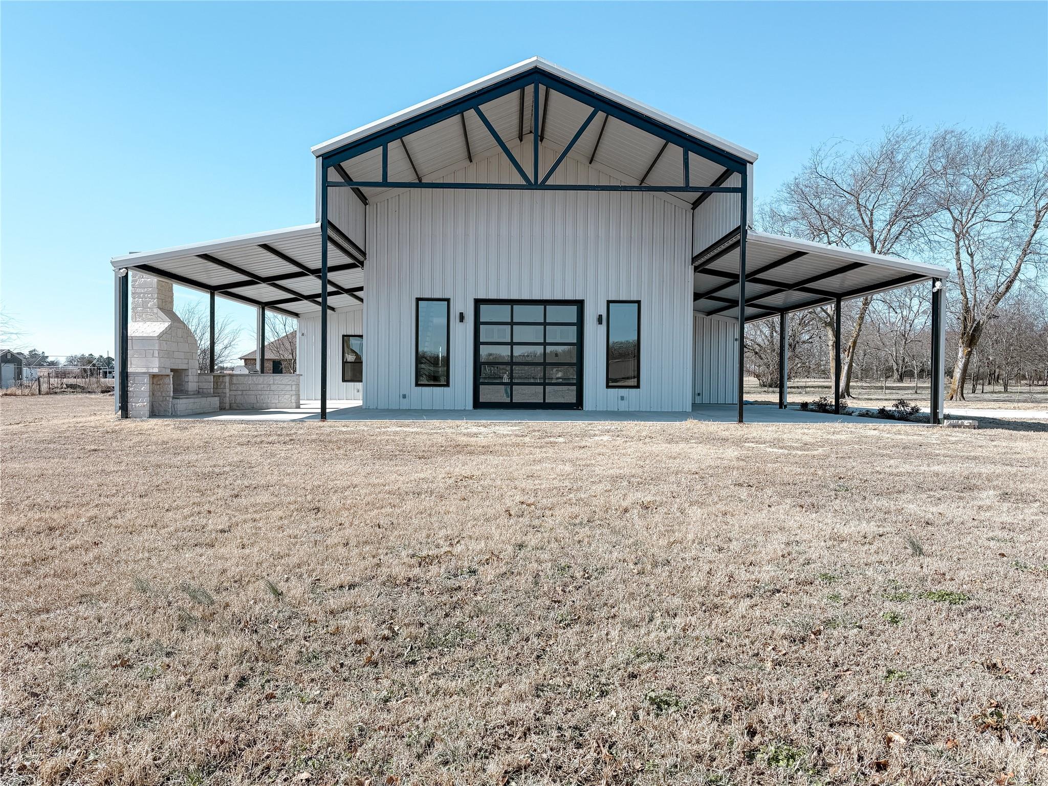 main property photo 10