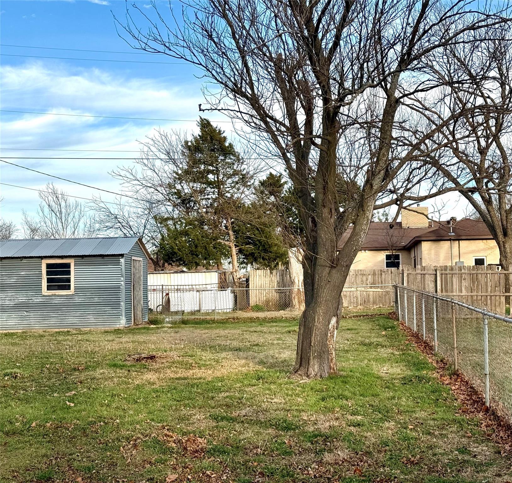 main property photo 16