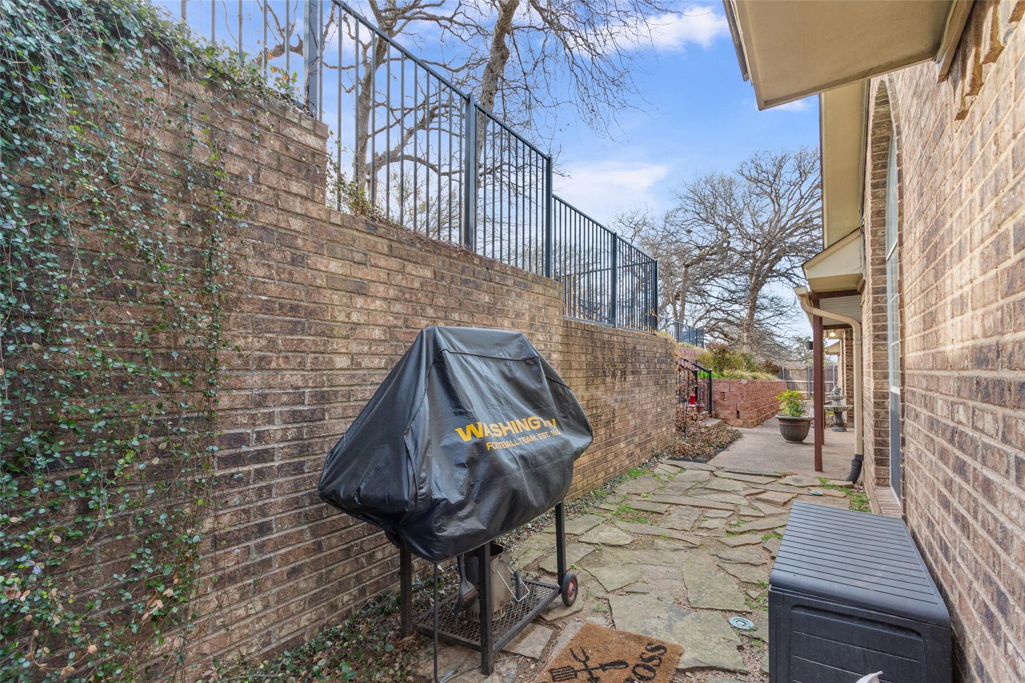 main property photo 30