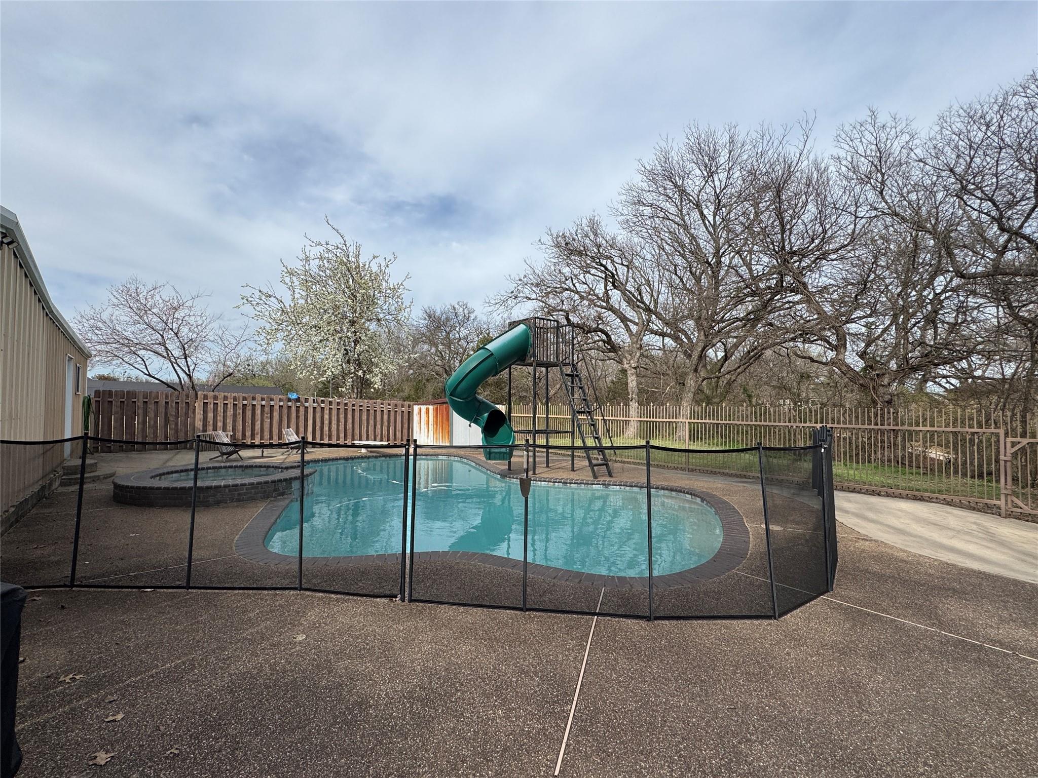 main property photo 37