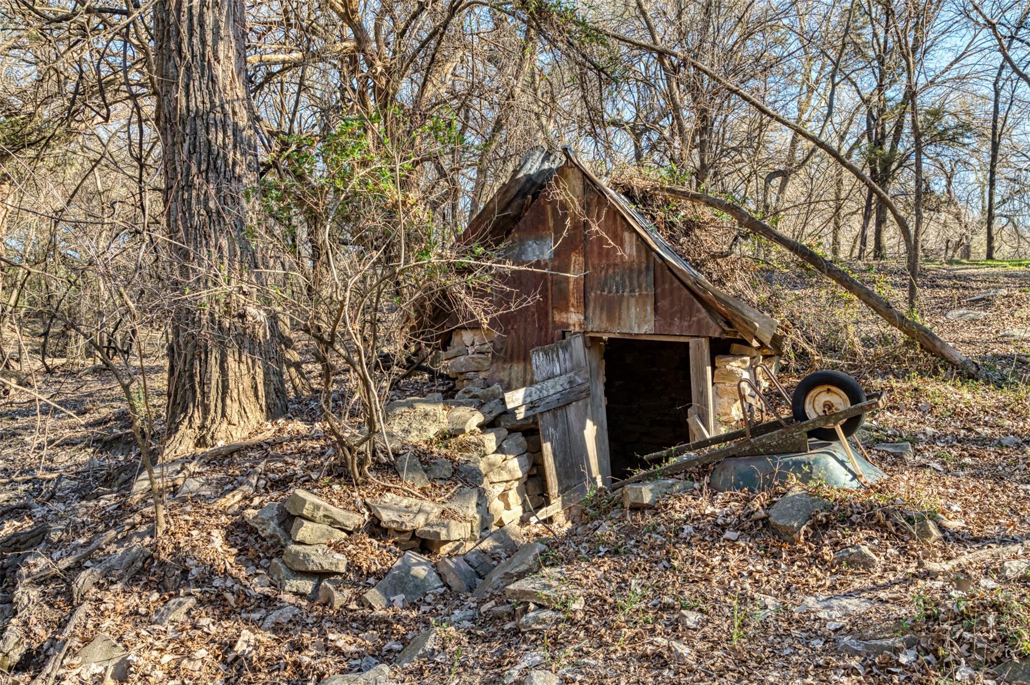 main property photo 30