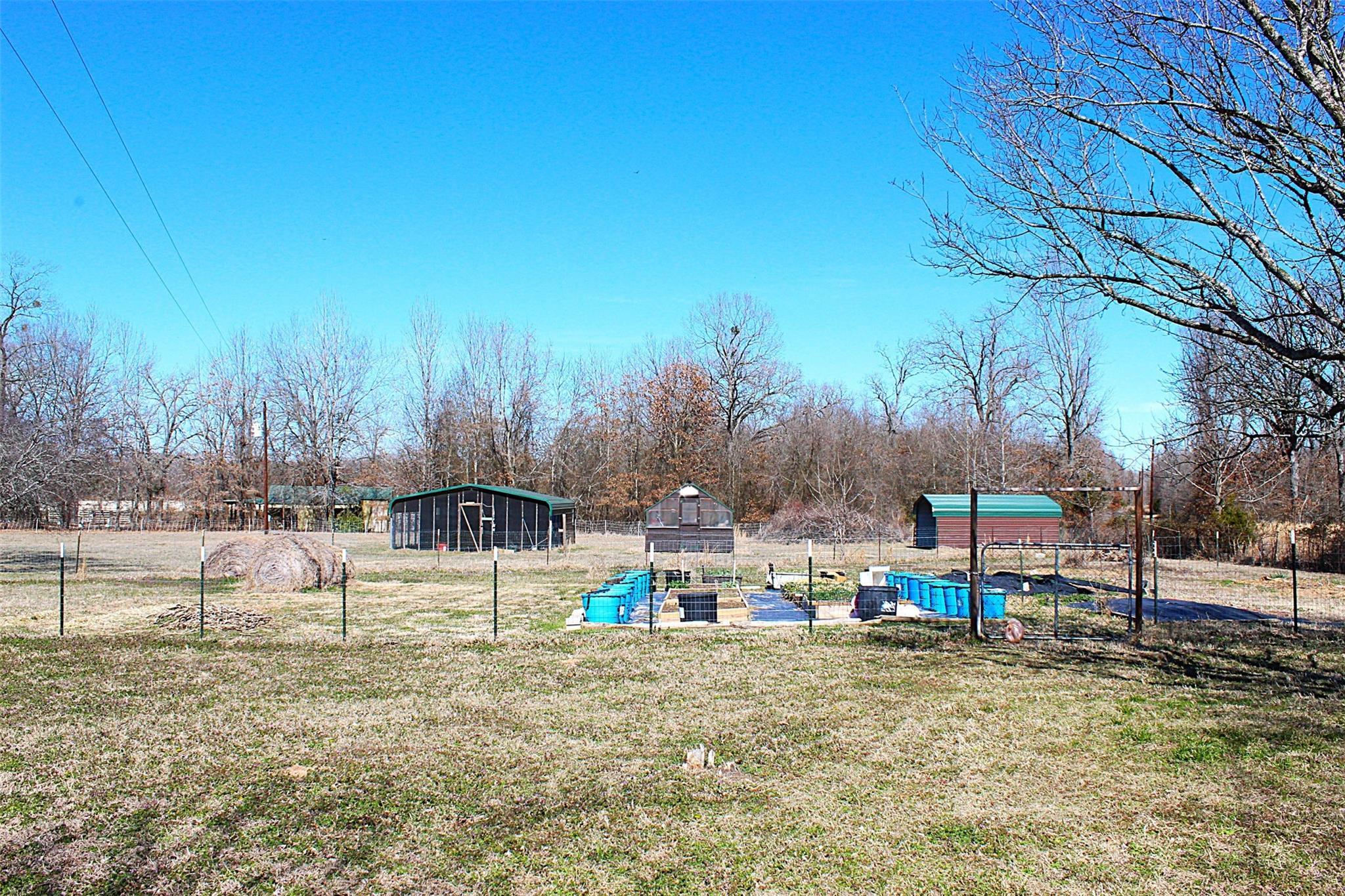 main property photo 28