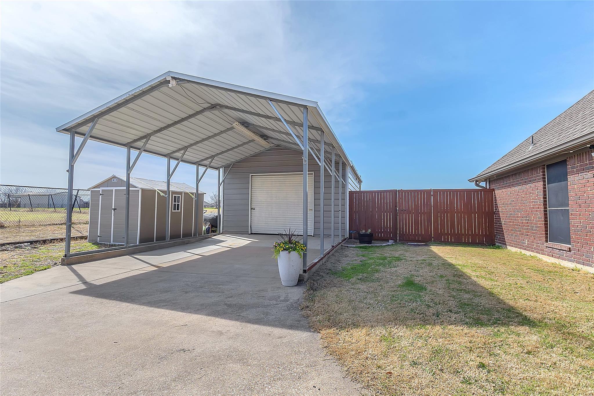 main property photo 29
