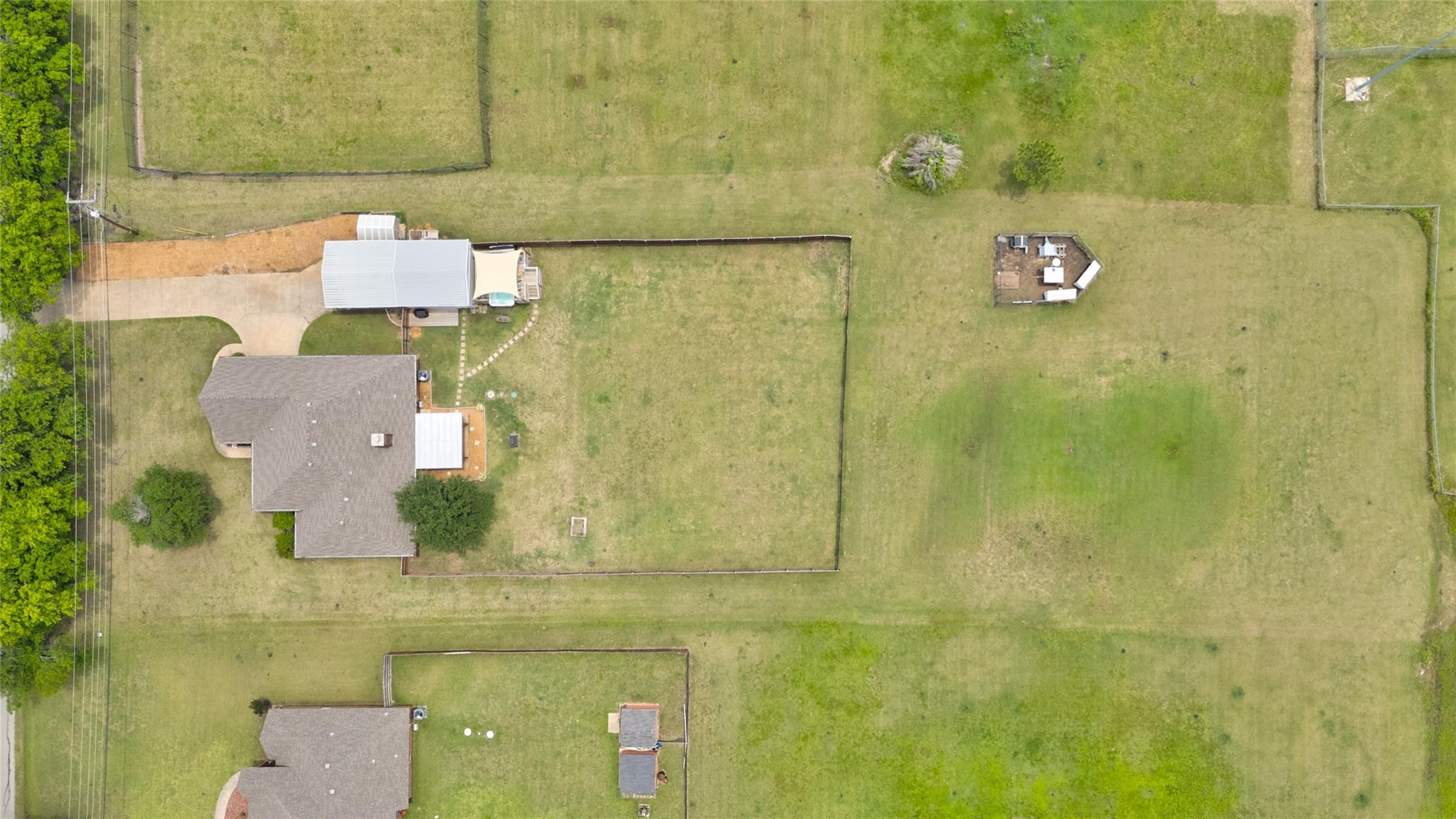 main property photo 30