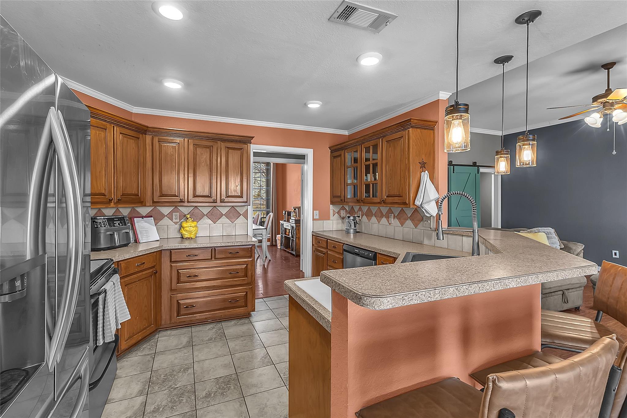 main property photo 9