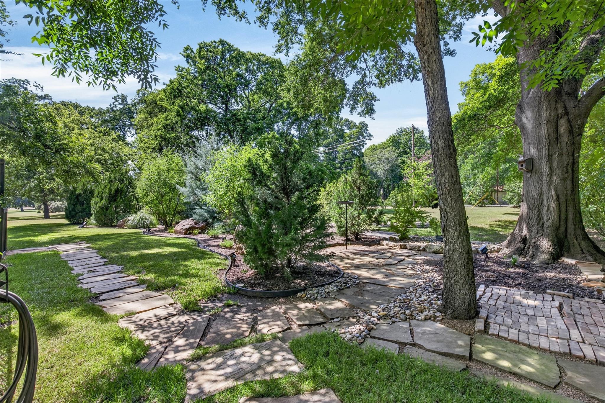 main property photo 30