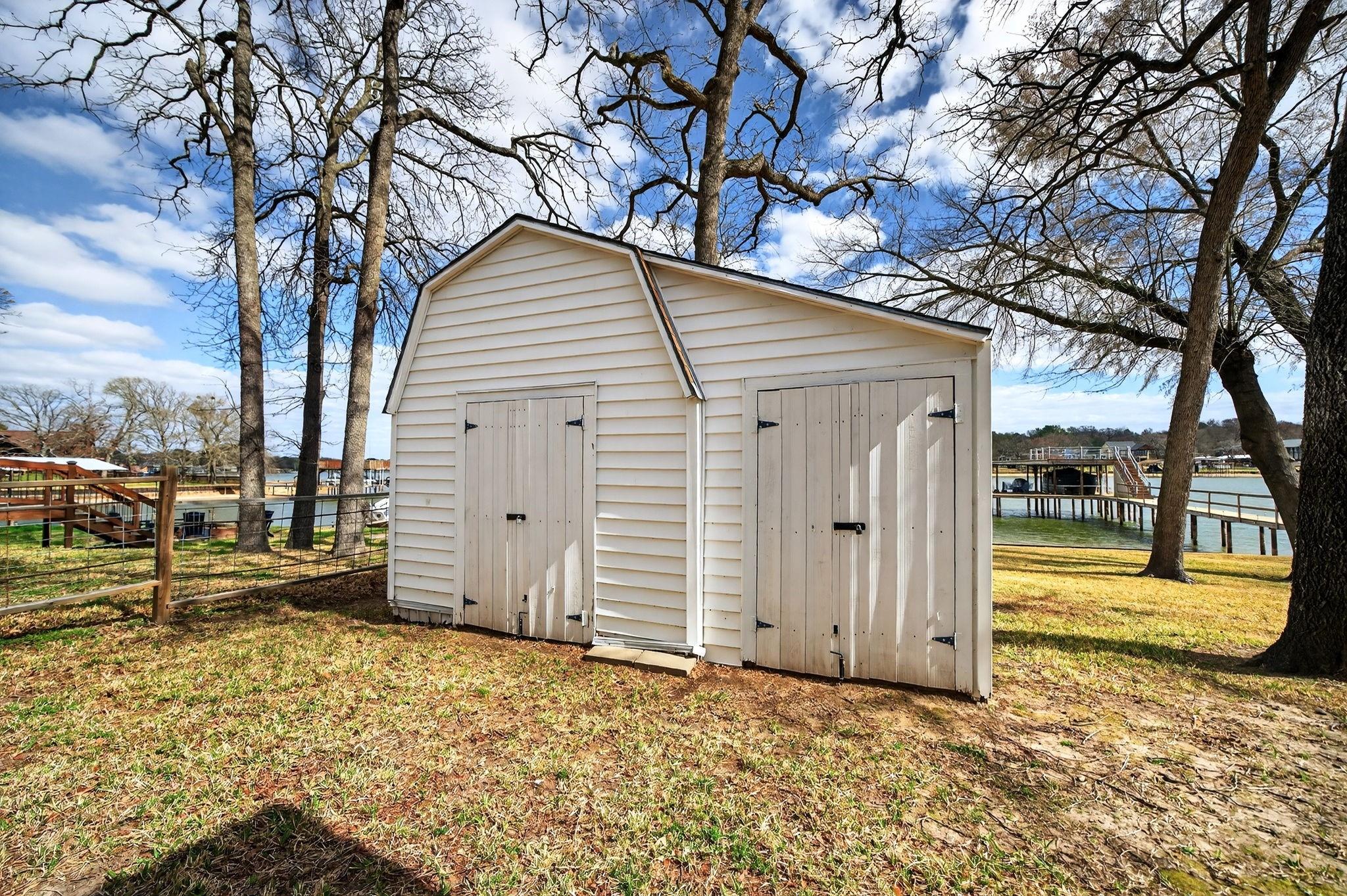 main property photo 30