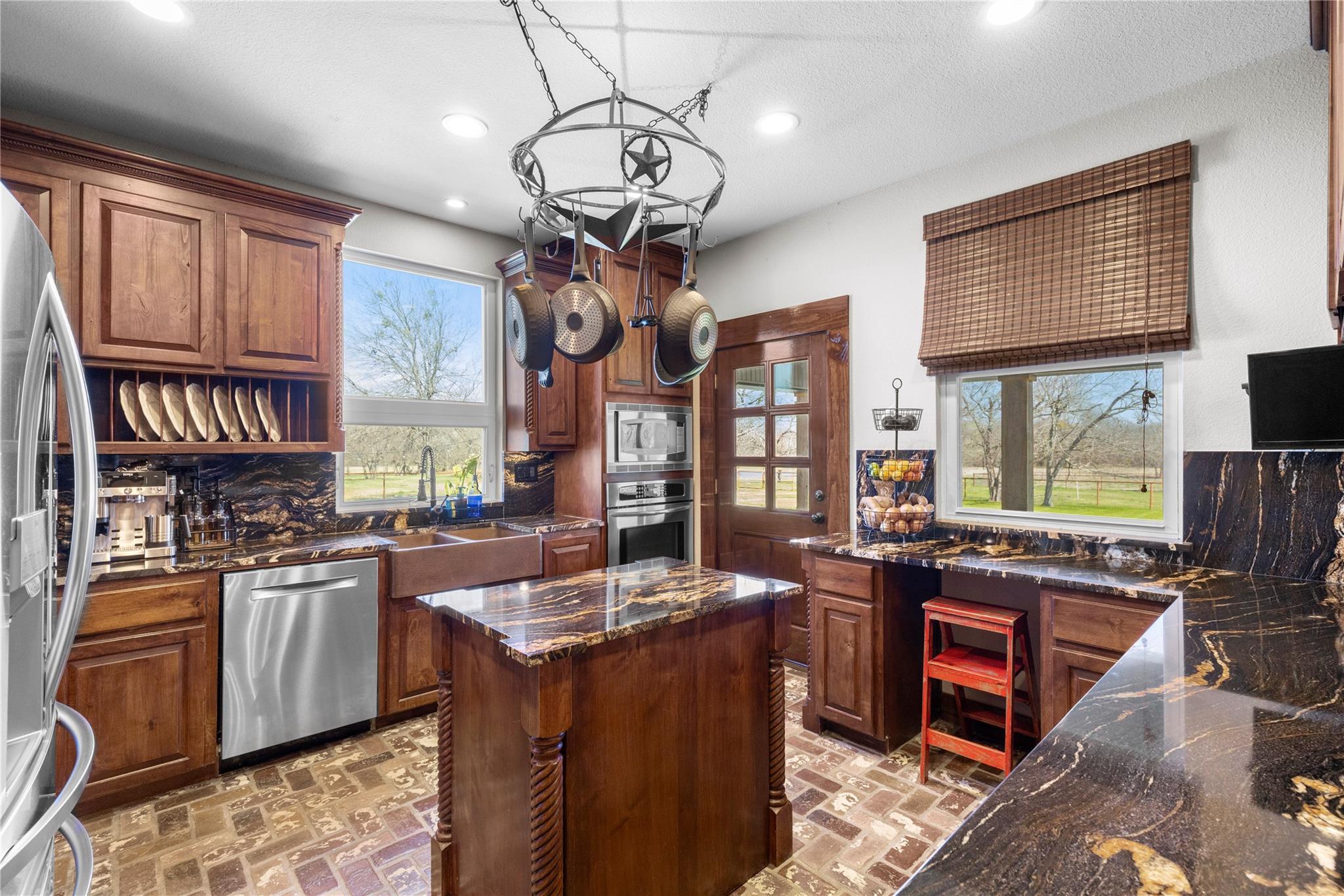 main property photo 11