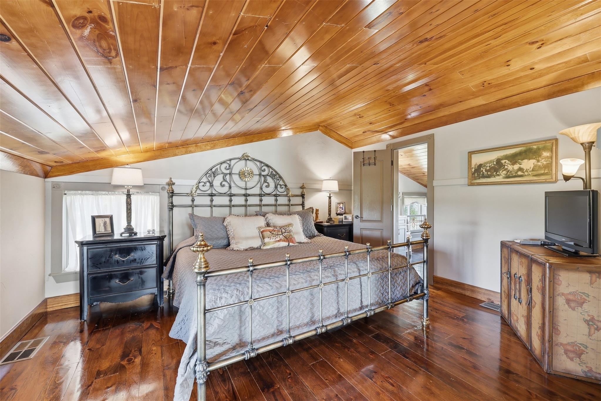 main property photo 13