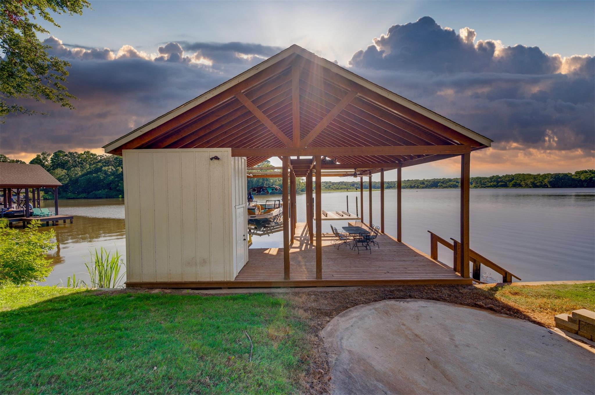 main property photo 37