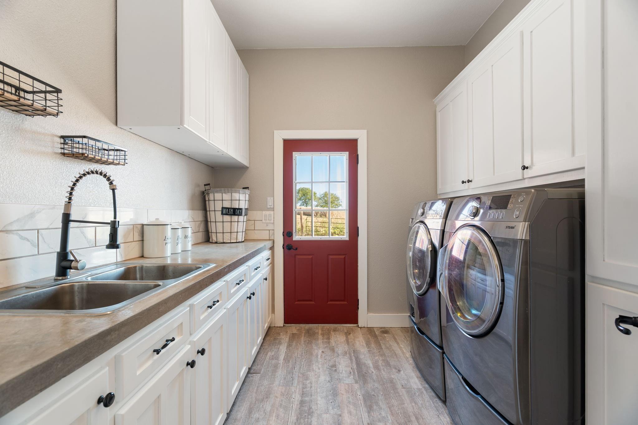 main property photo 28