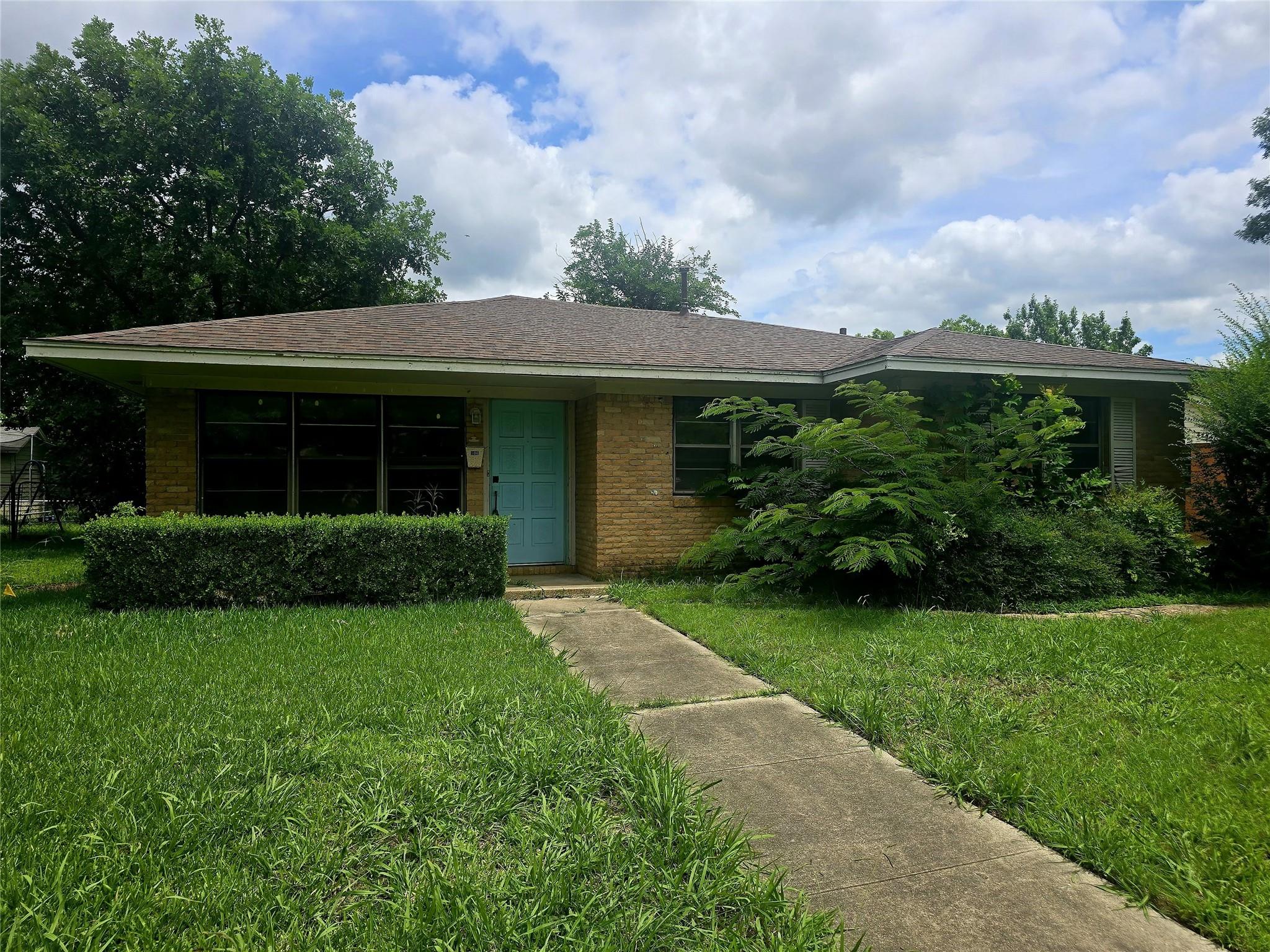 main property photo 13