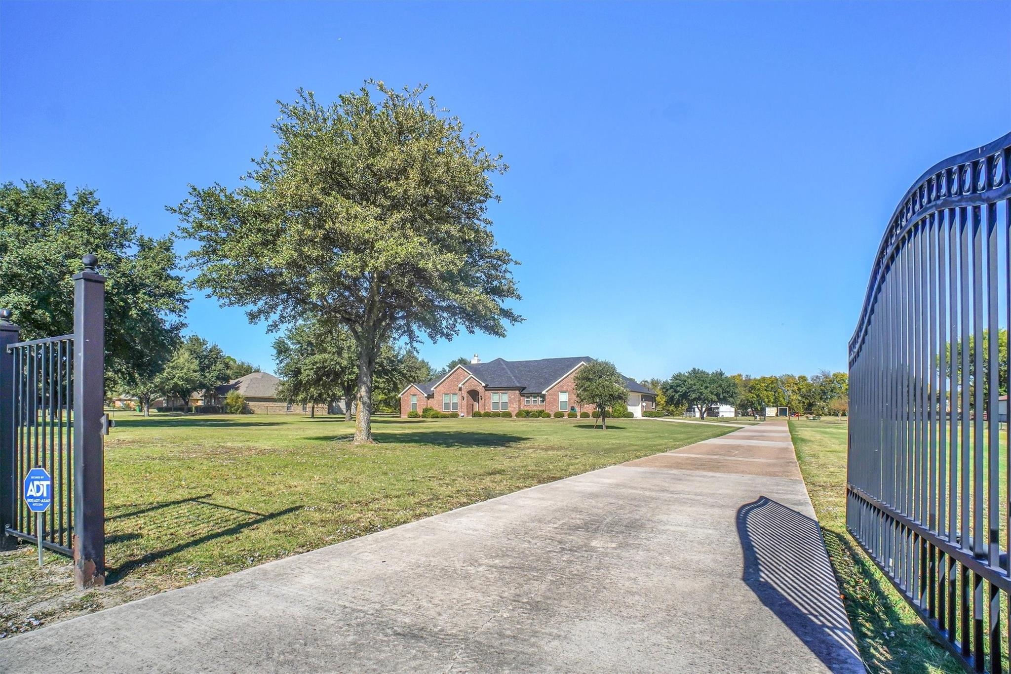 main property photo 3