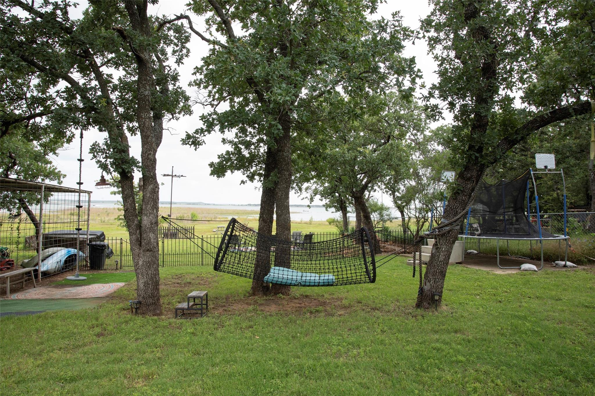 main property photo 28