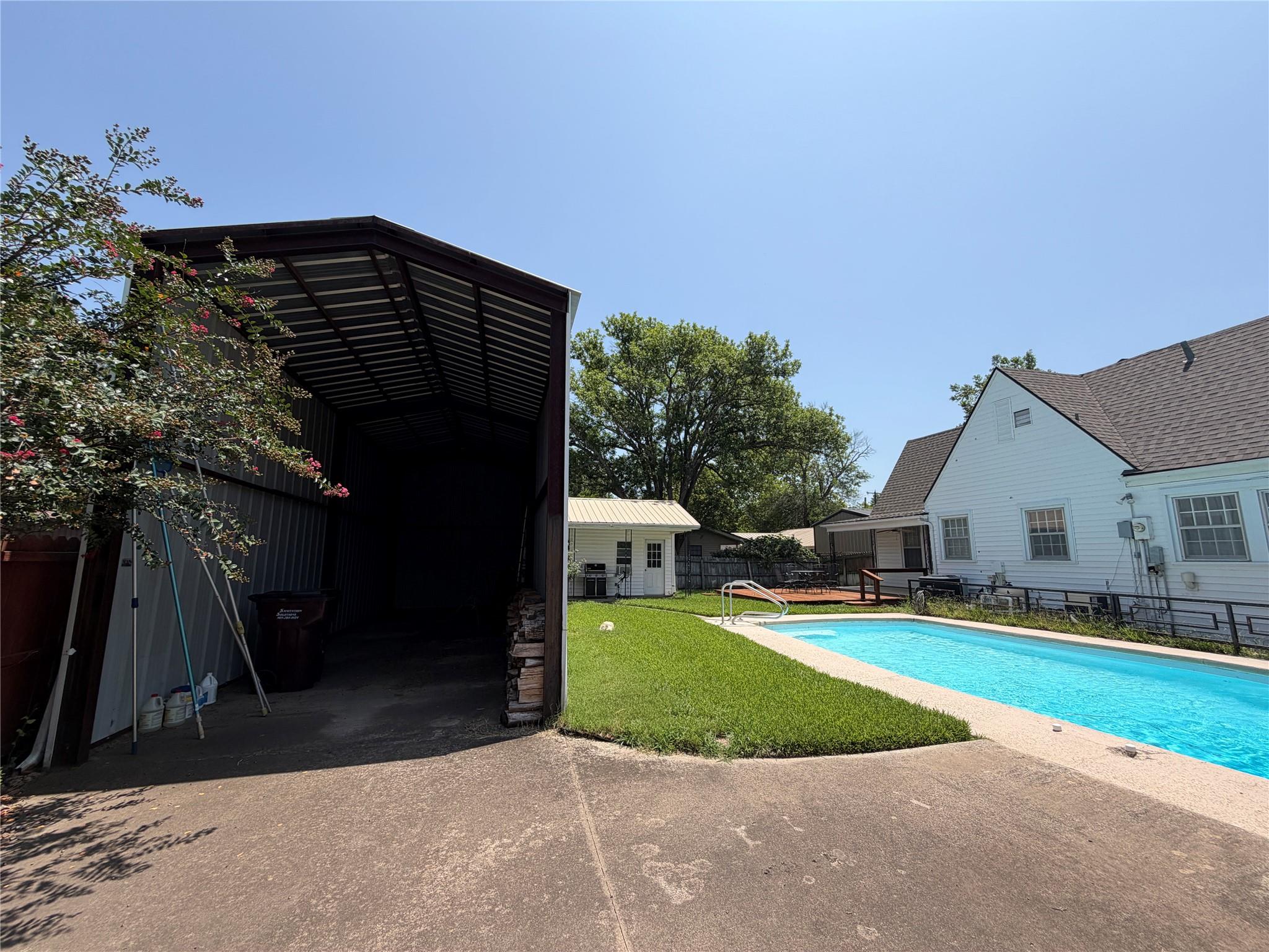 main property photo 3