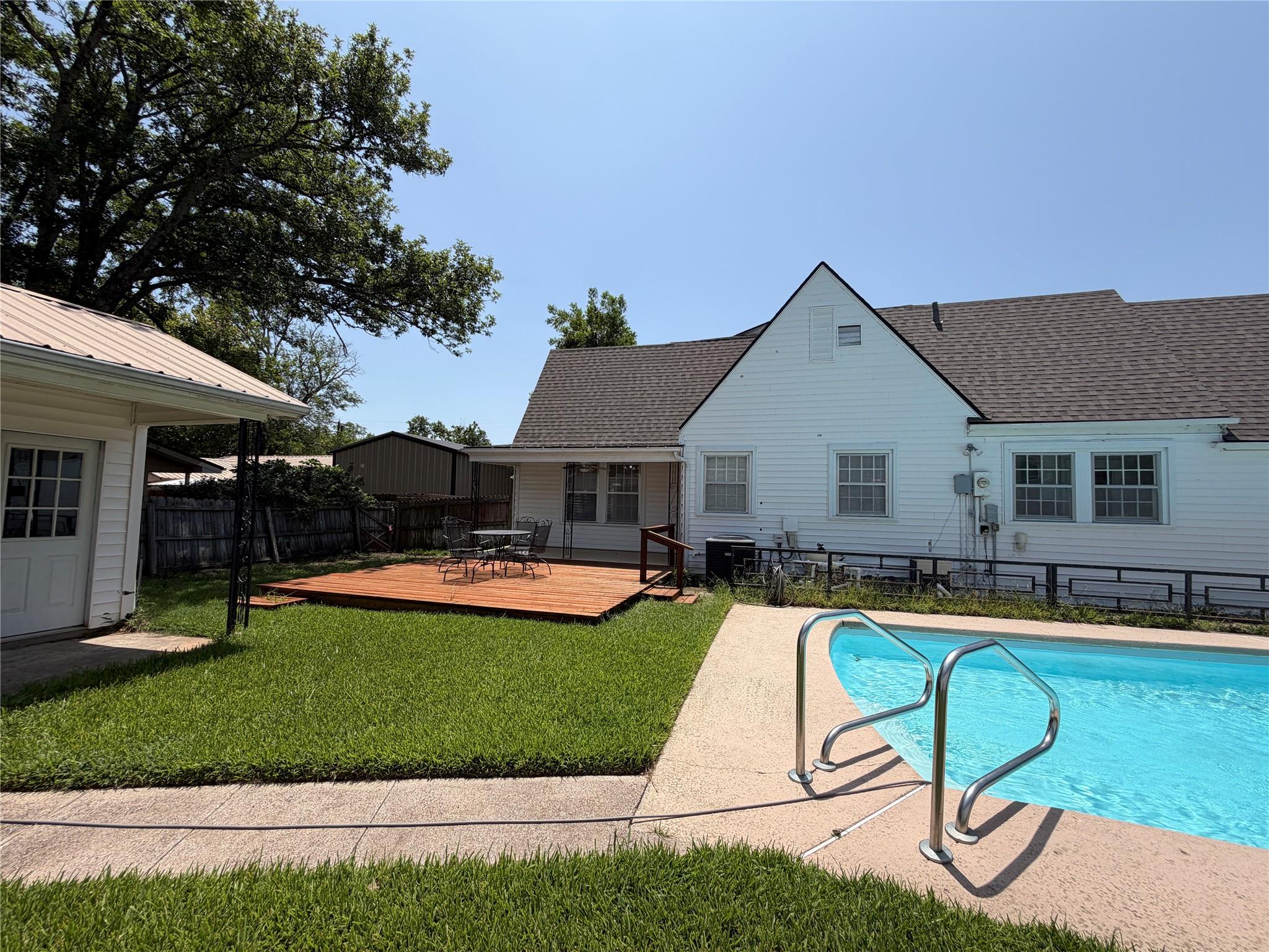 main property photo 32