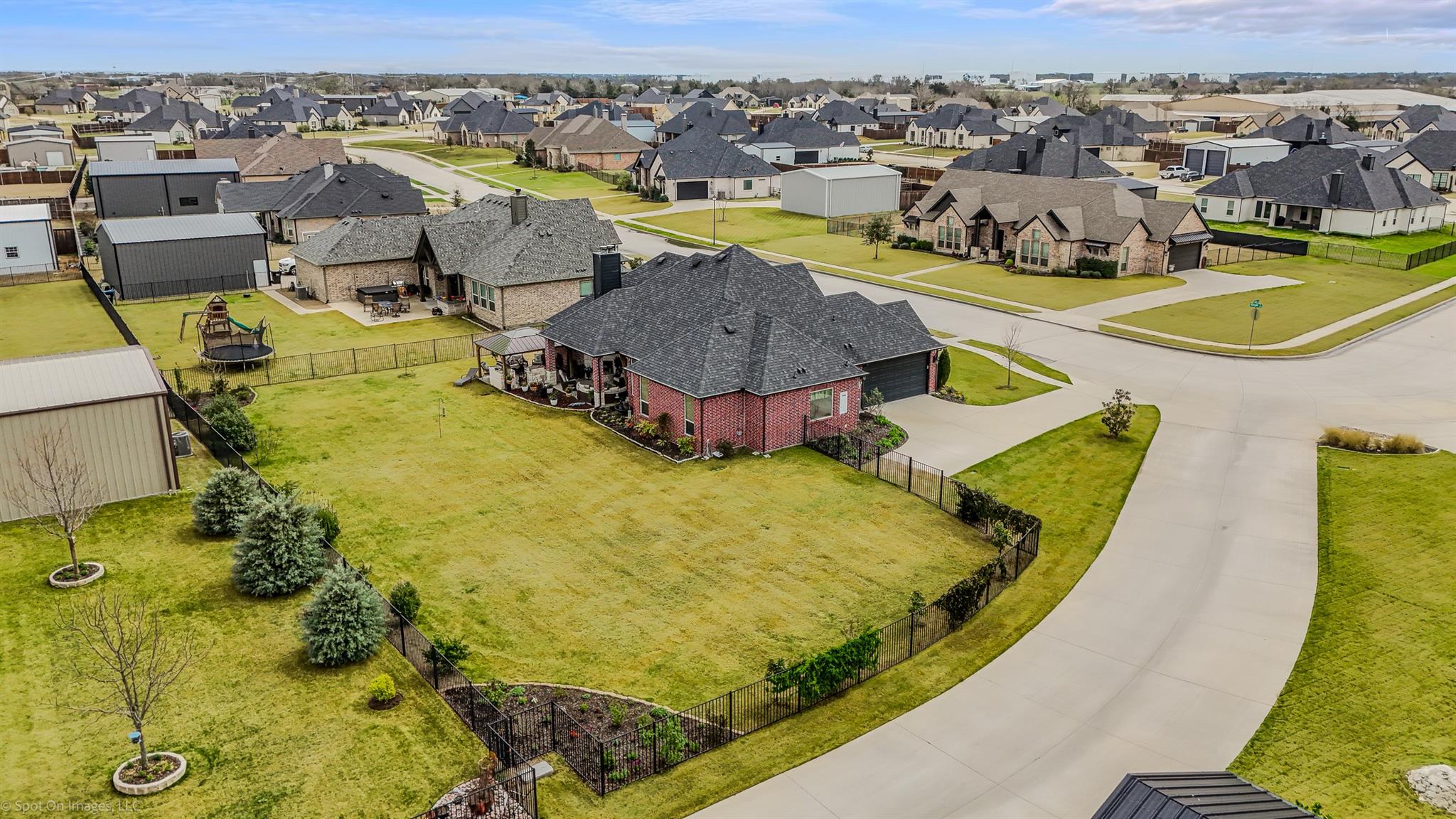 main property photo 30