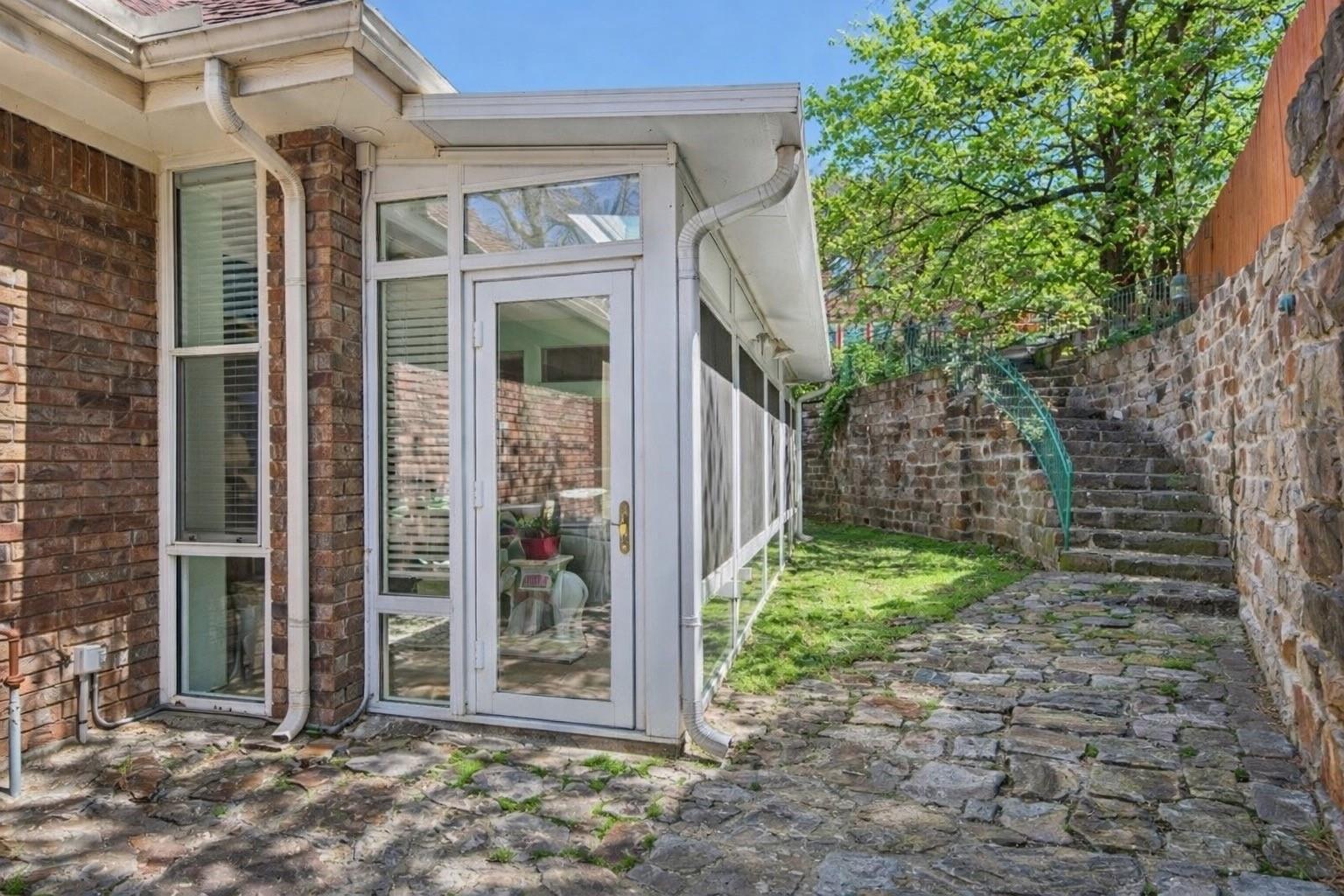 main property photo 20