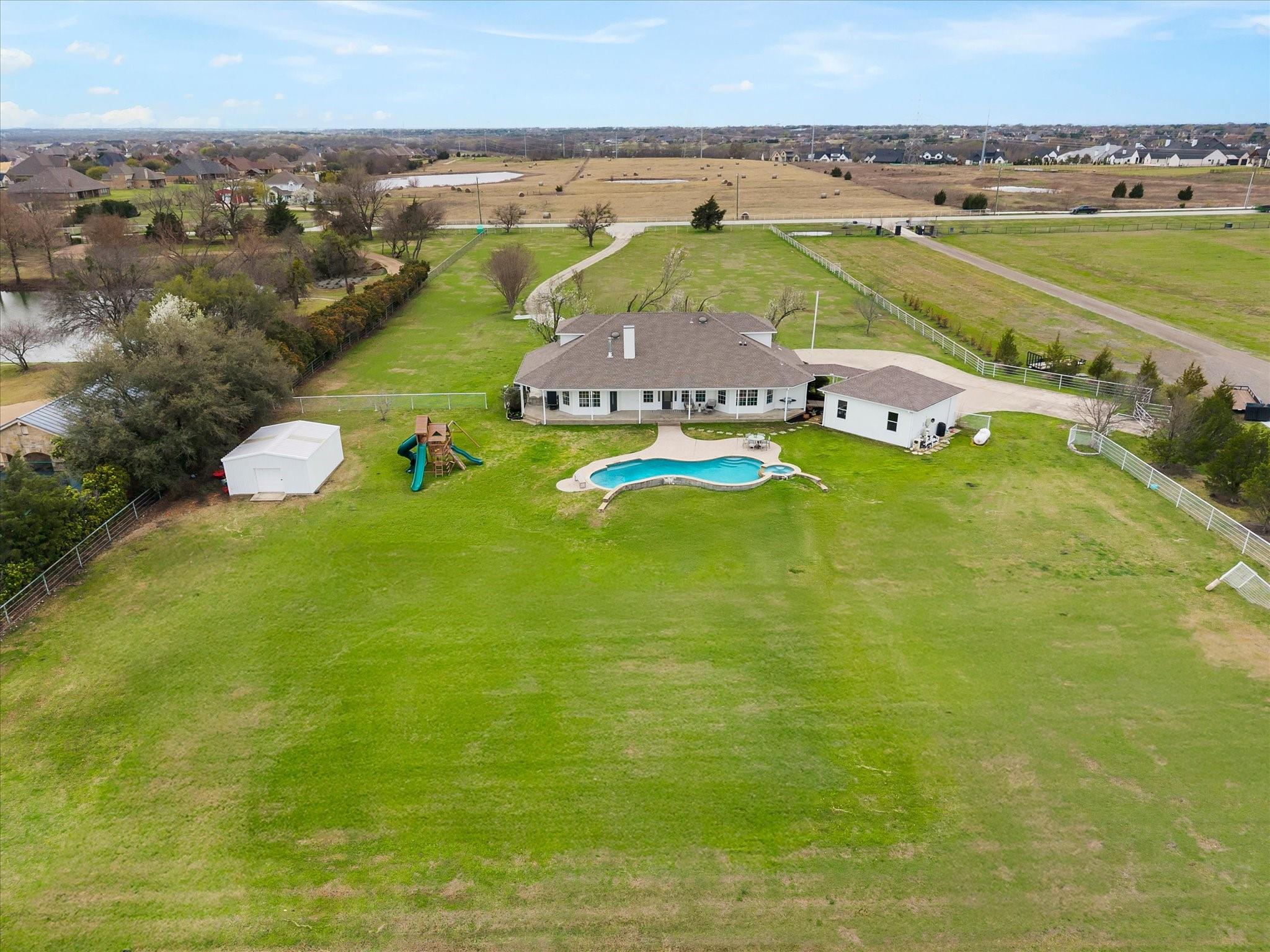 main property photo 37