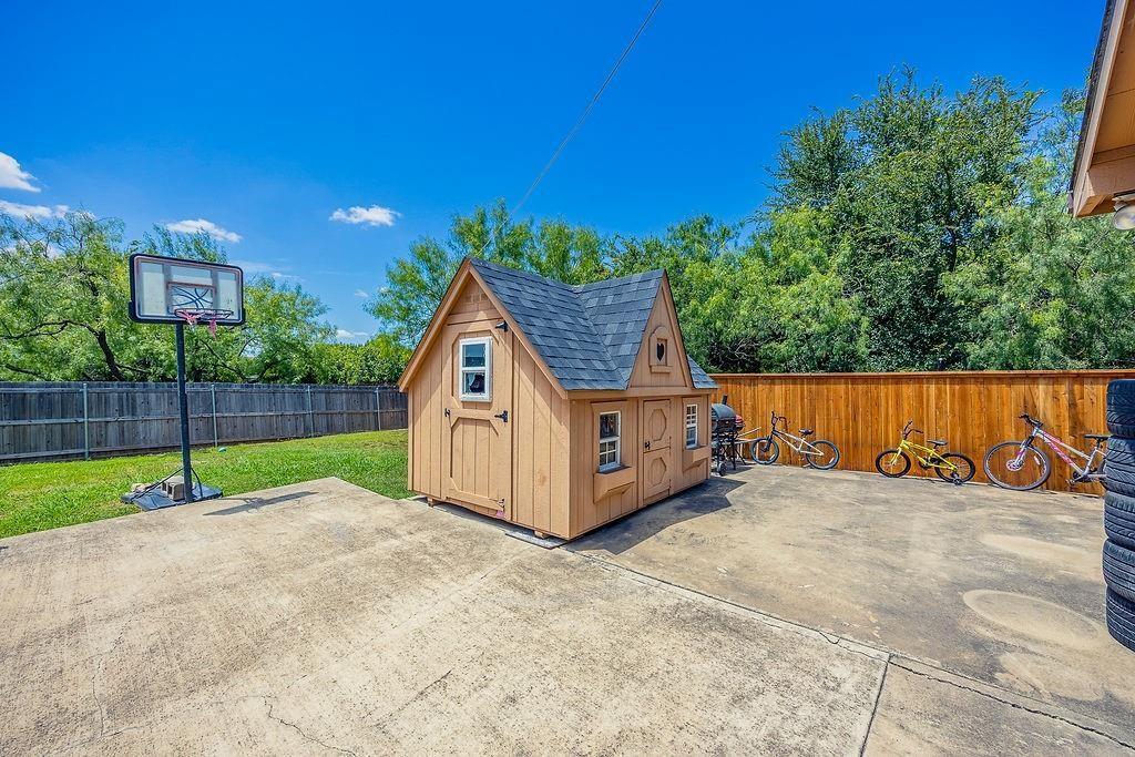 main property photo 37