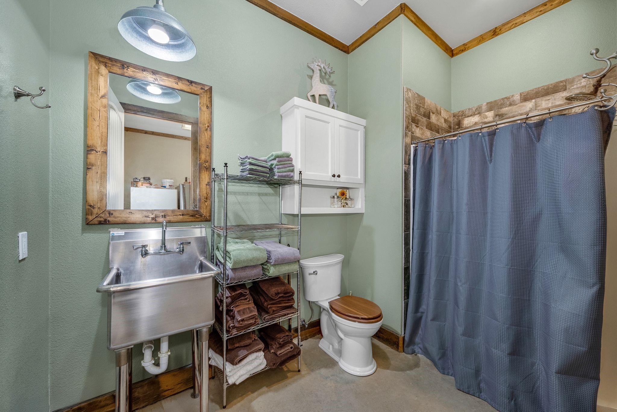 main property photo 28