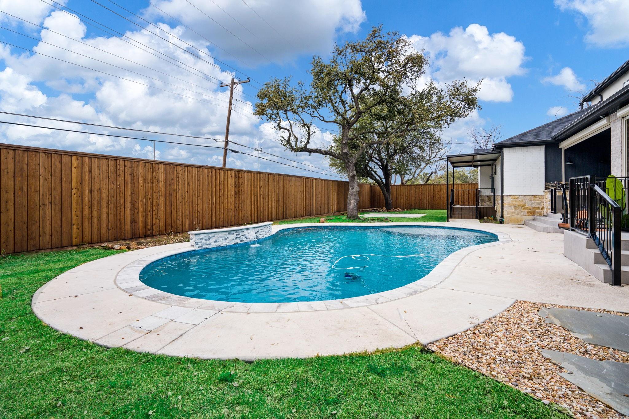 main property photo 35