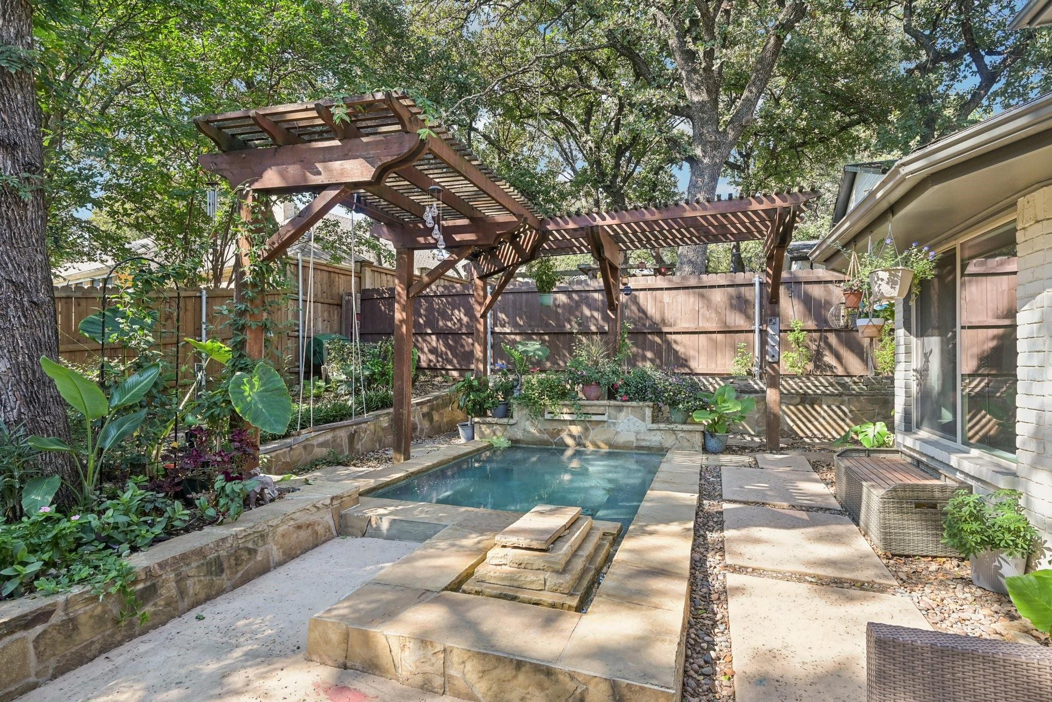 main property photo 33