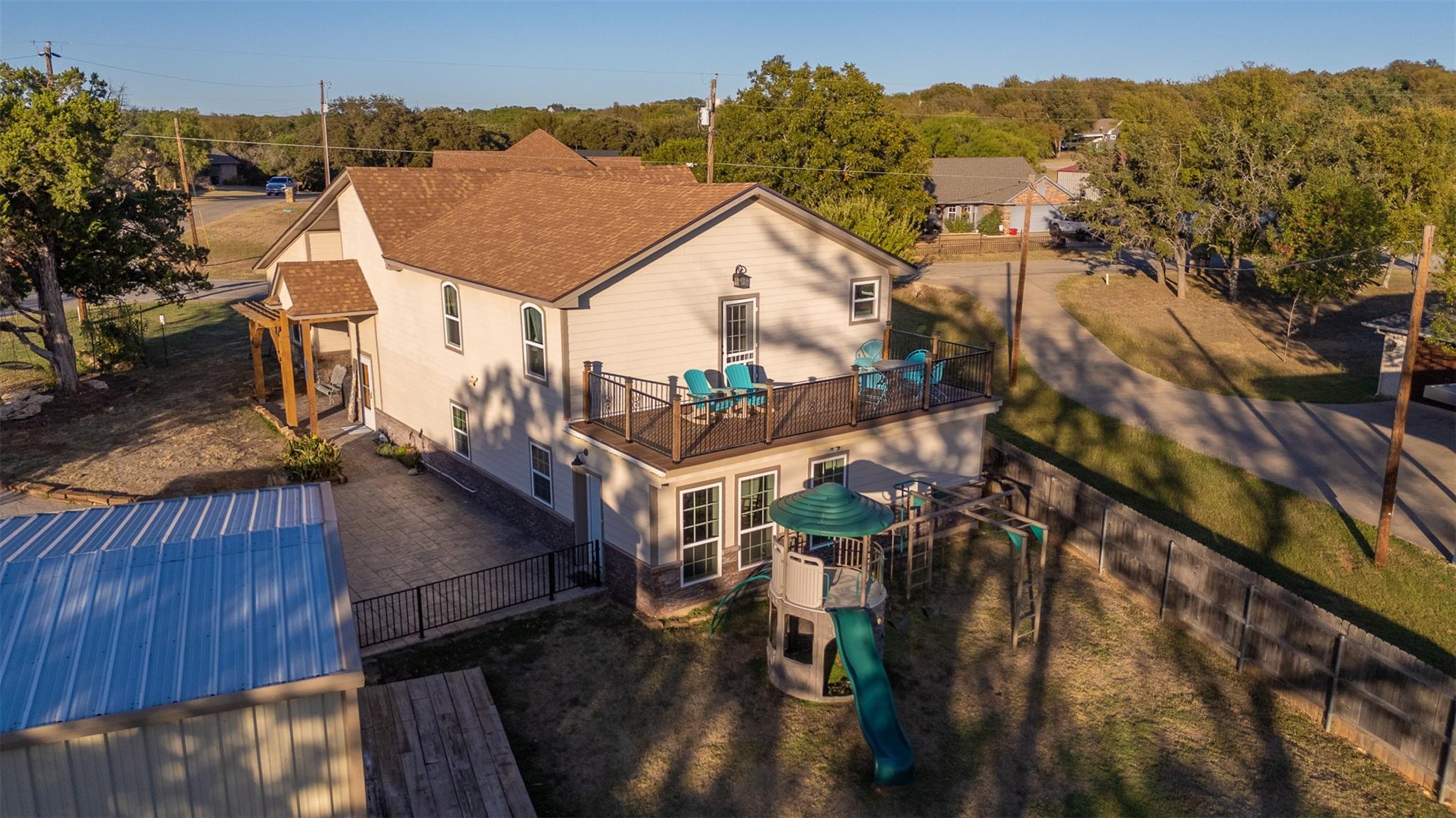main property photo 30