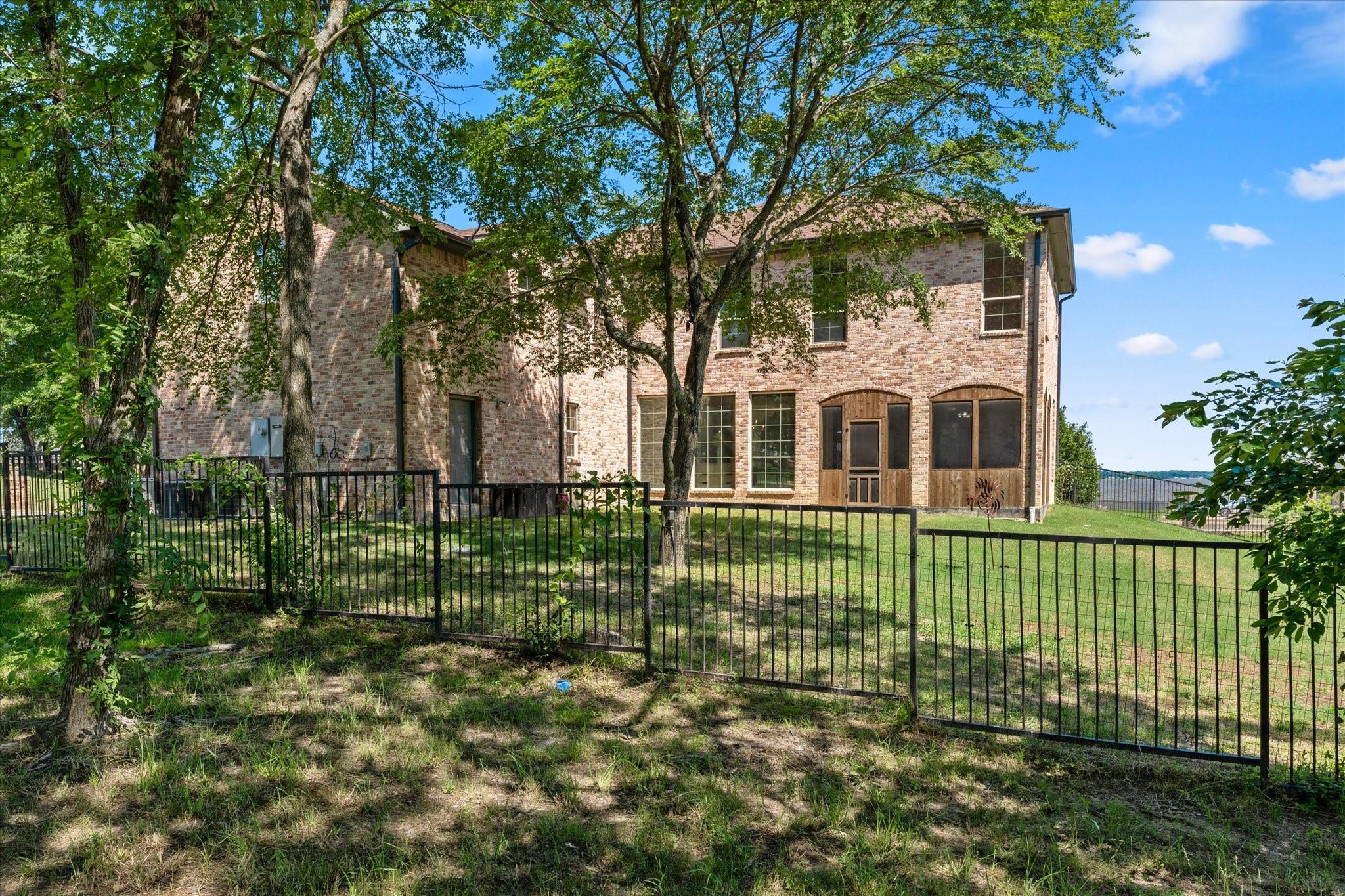 main property photo 16
