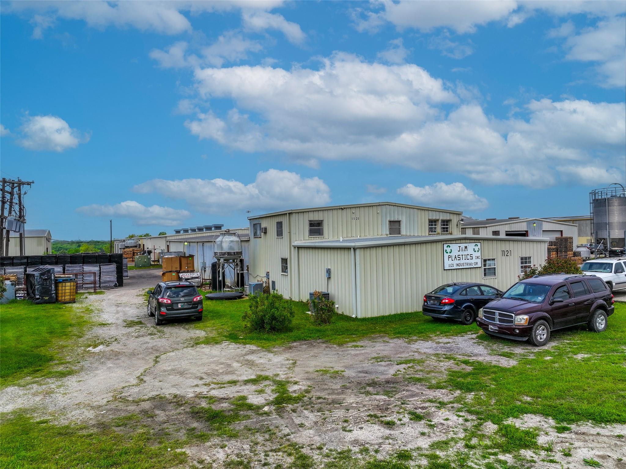 main property photo 16