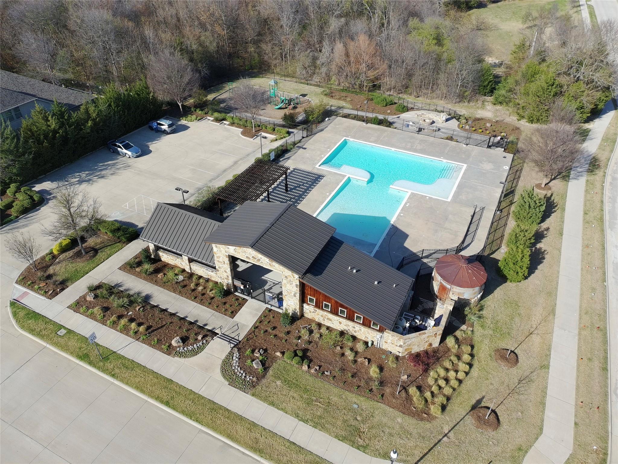 main property photo 25