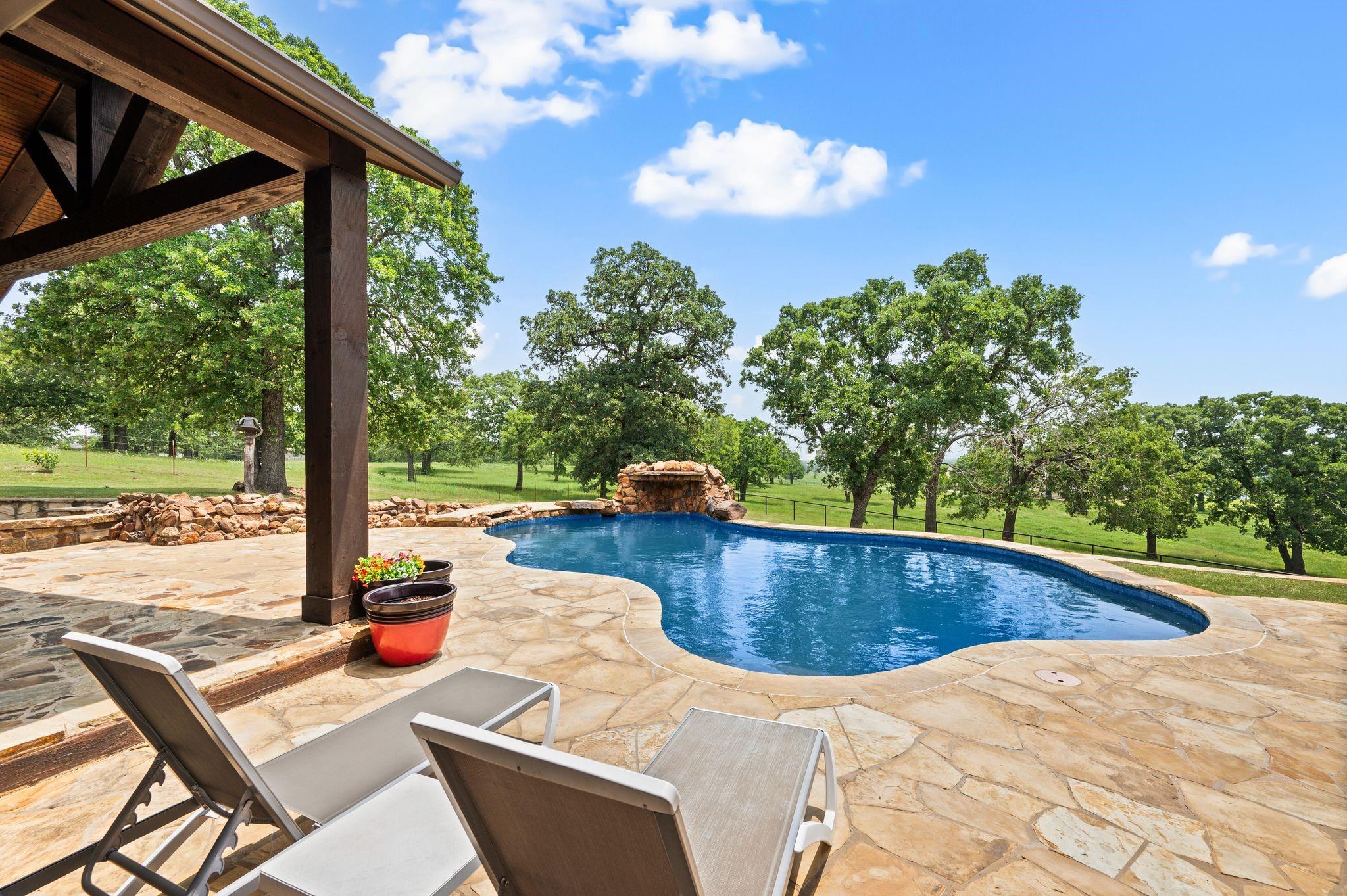main property photo 30