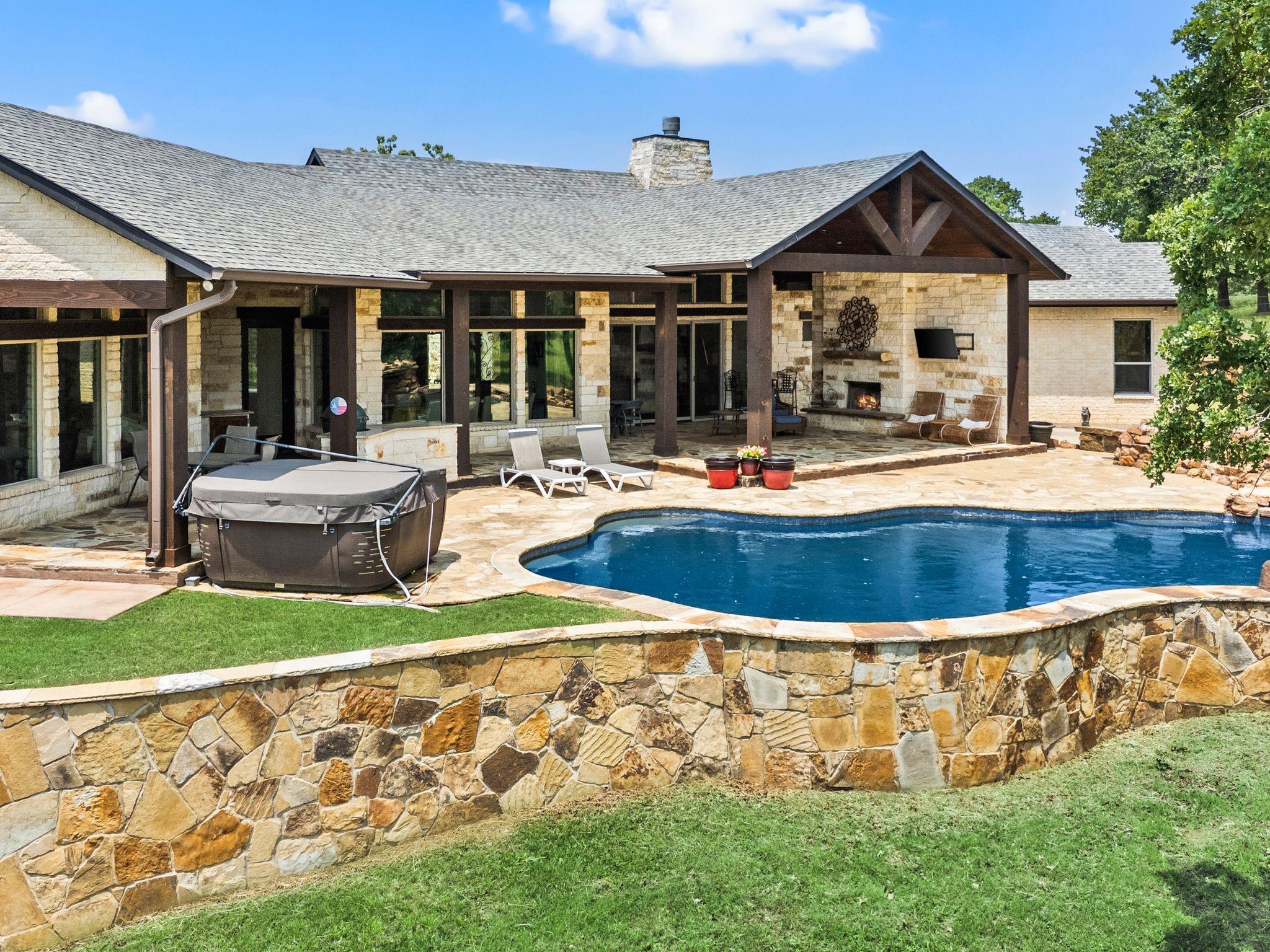 main property photo 33