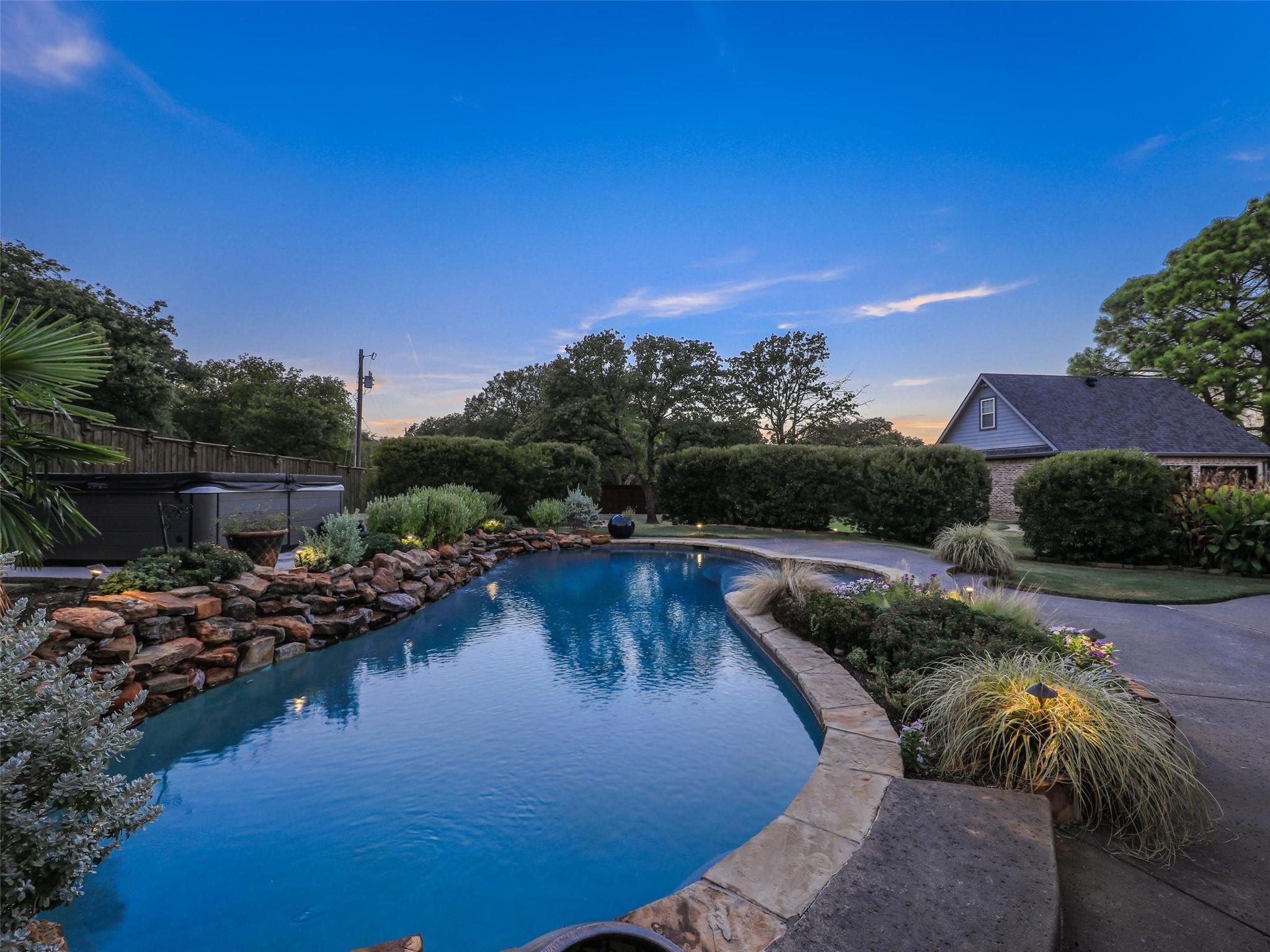 main property photo 32