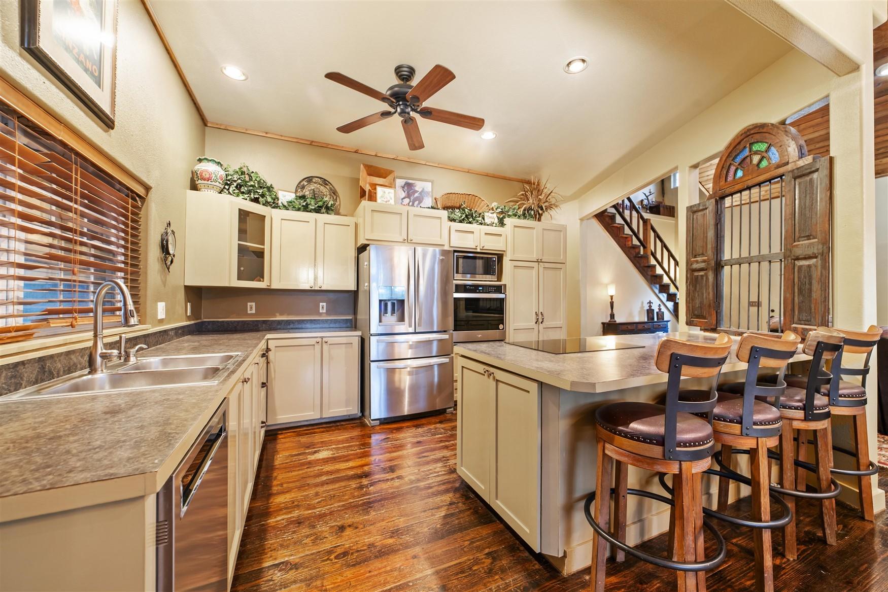 main property photo 9