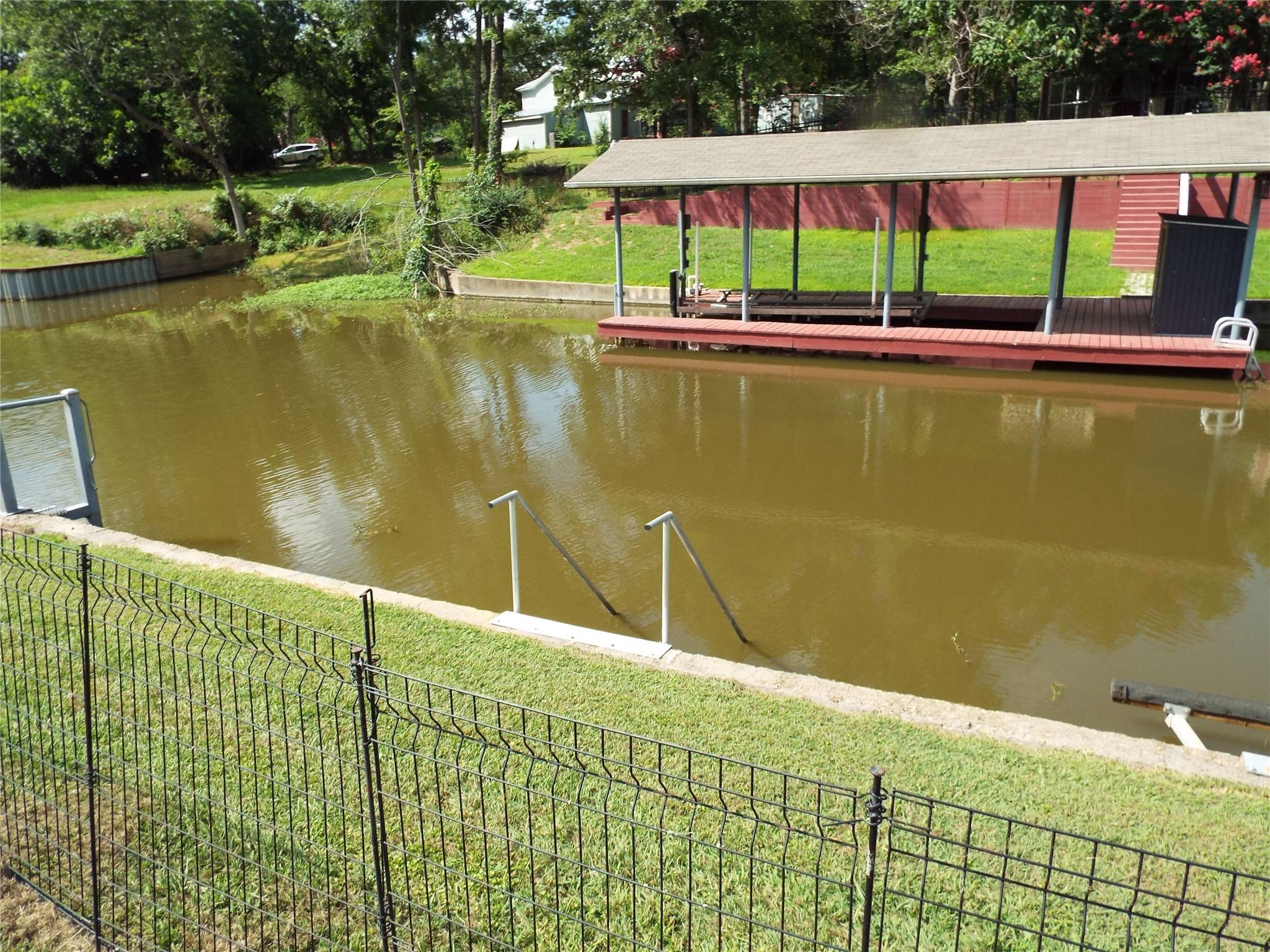 main property photo 28