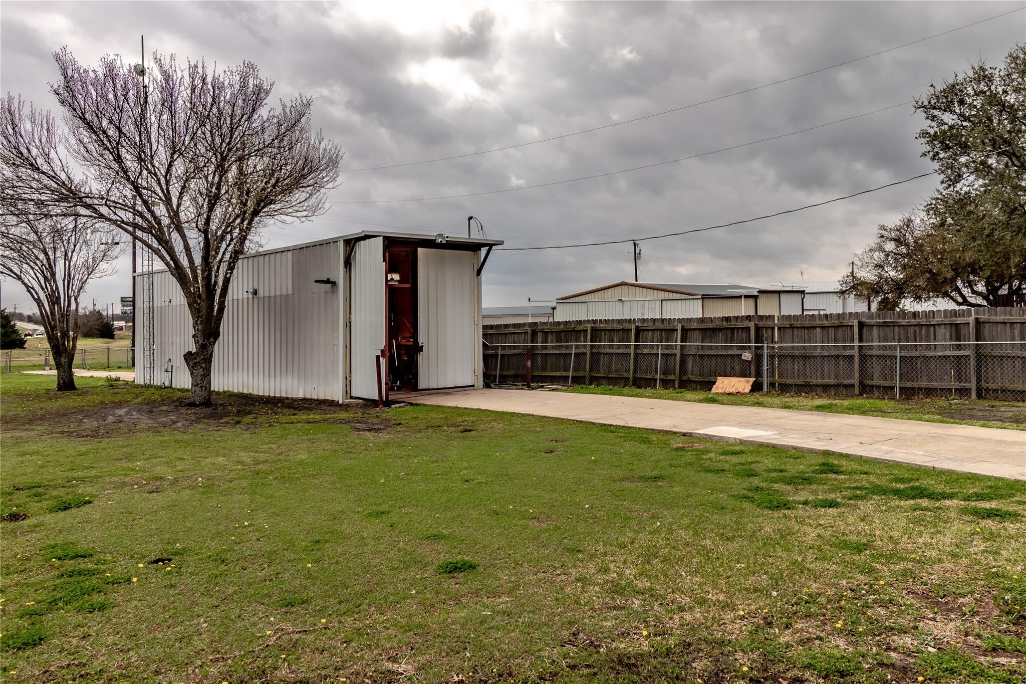 main property photo 36