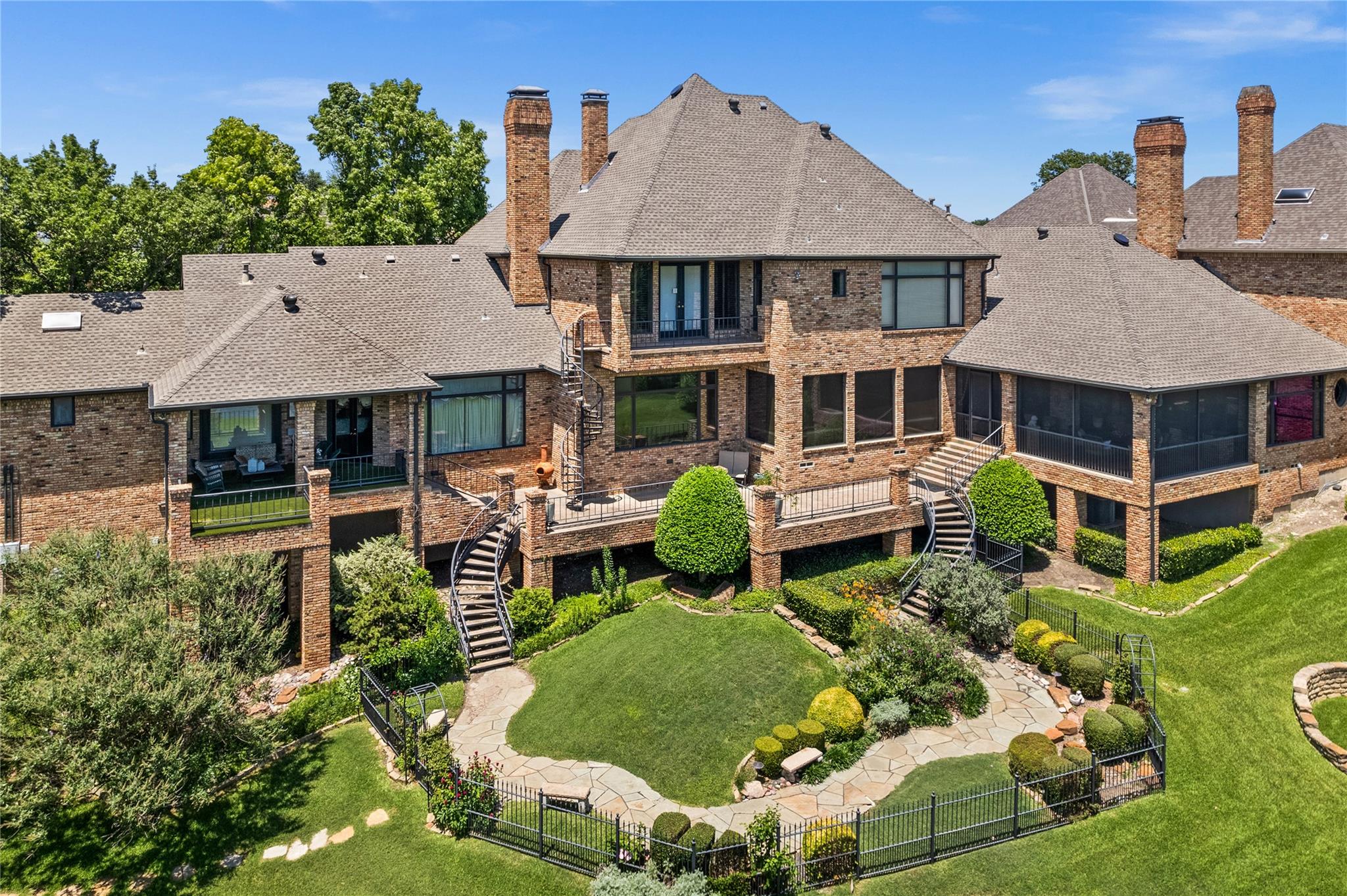 main property photo 3