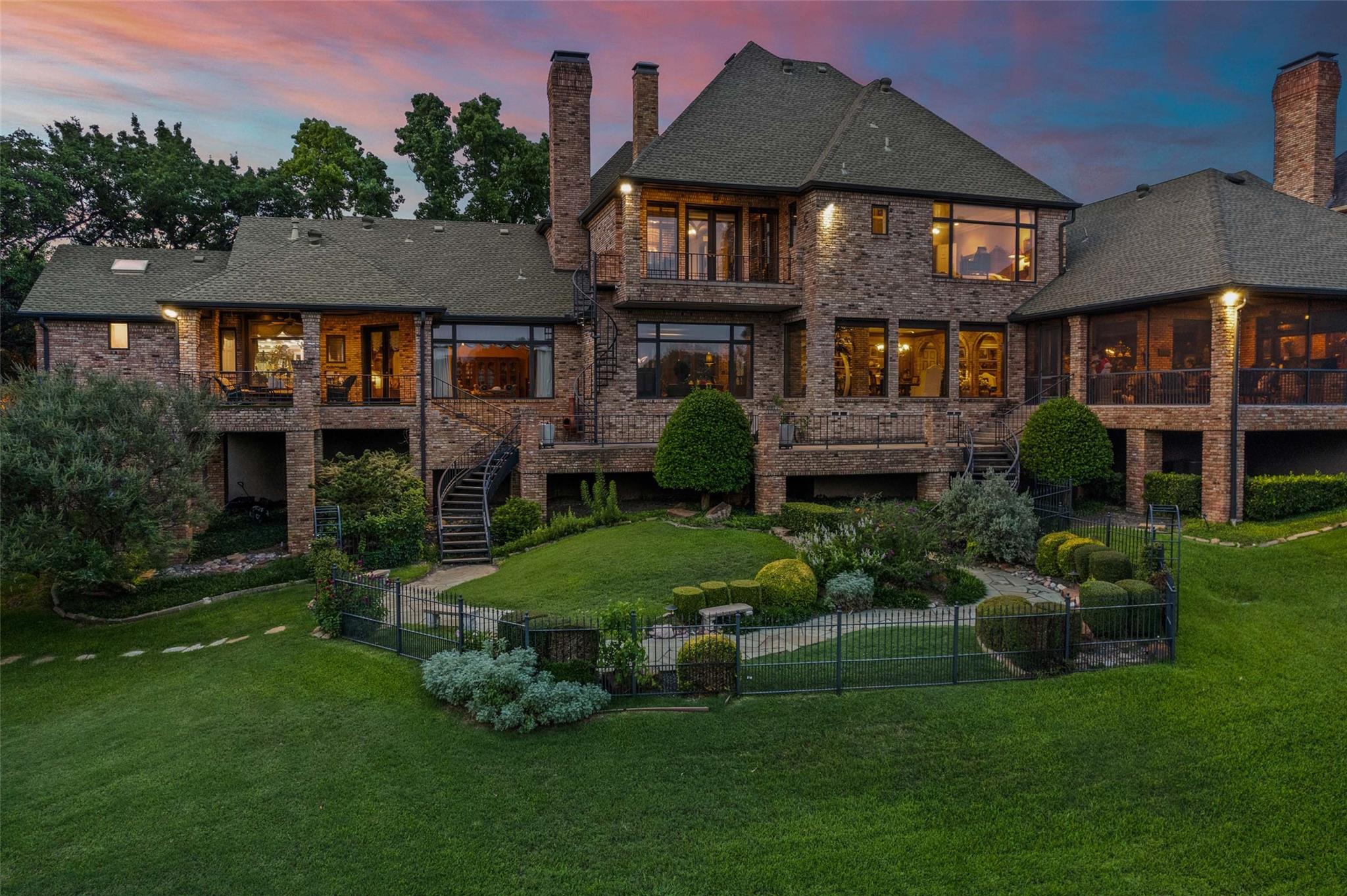 main property photo 5